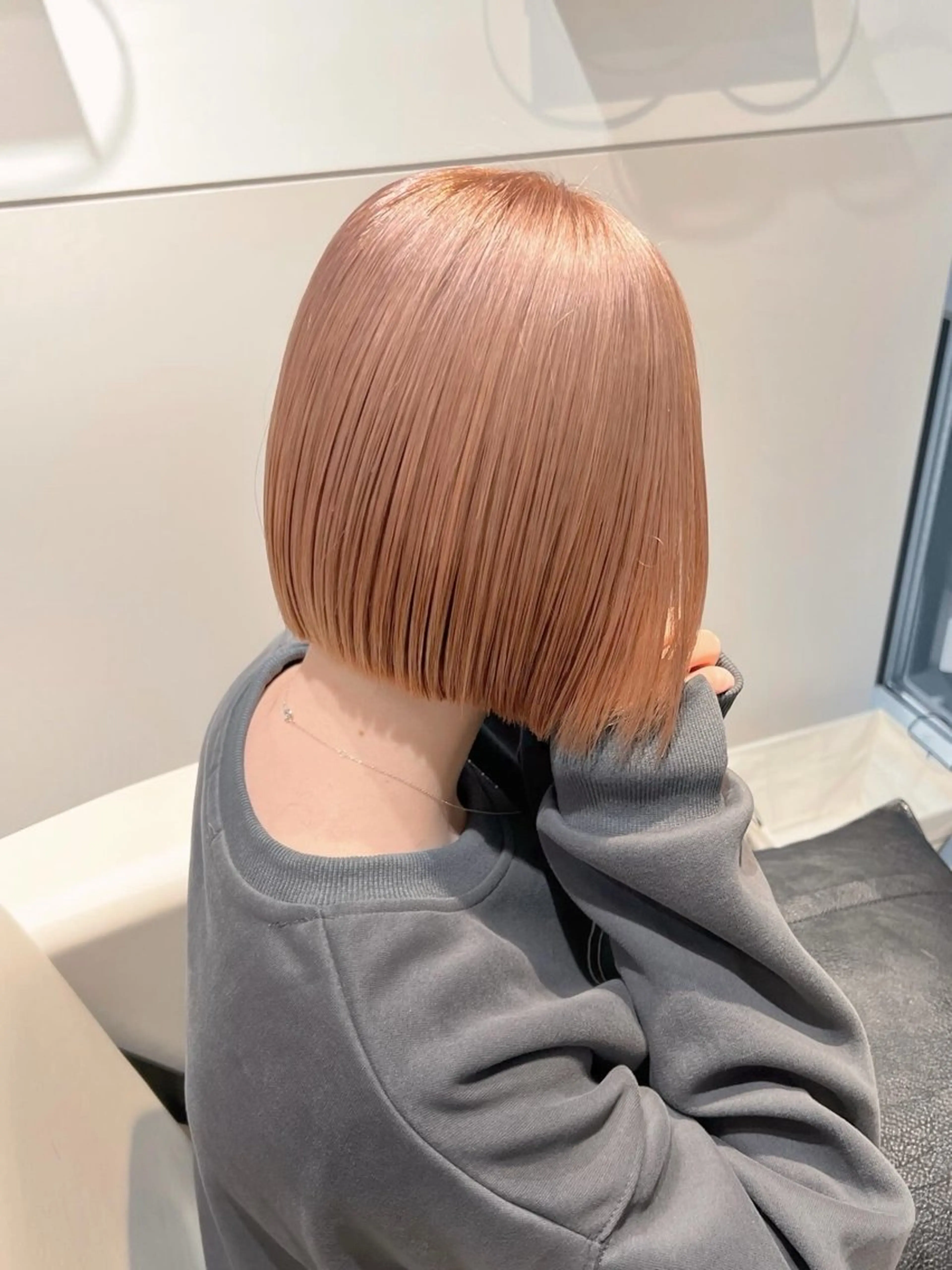 ショート カラー ブリーチ ボブ 泉 愛美のヘアスタイル