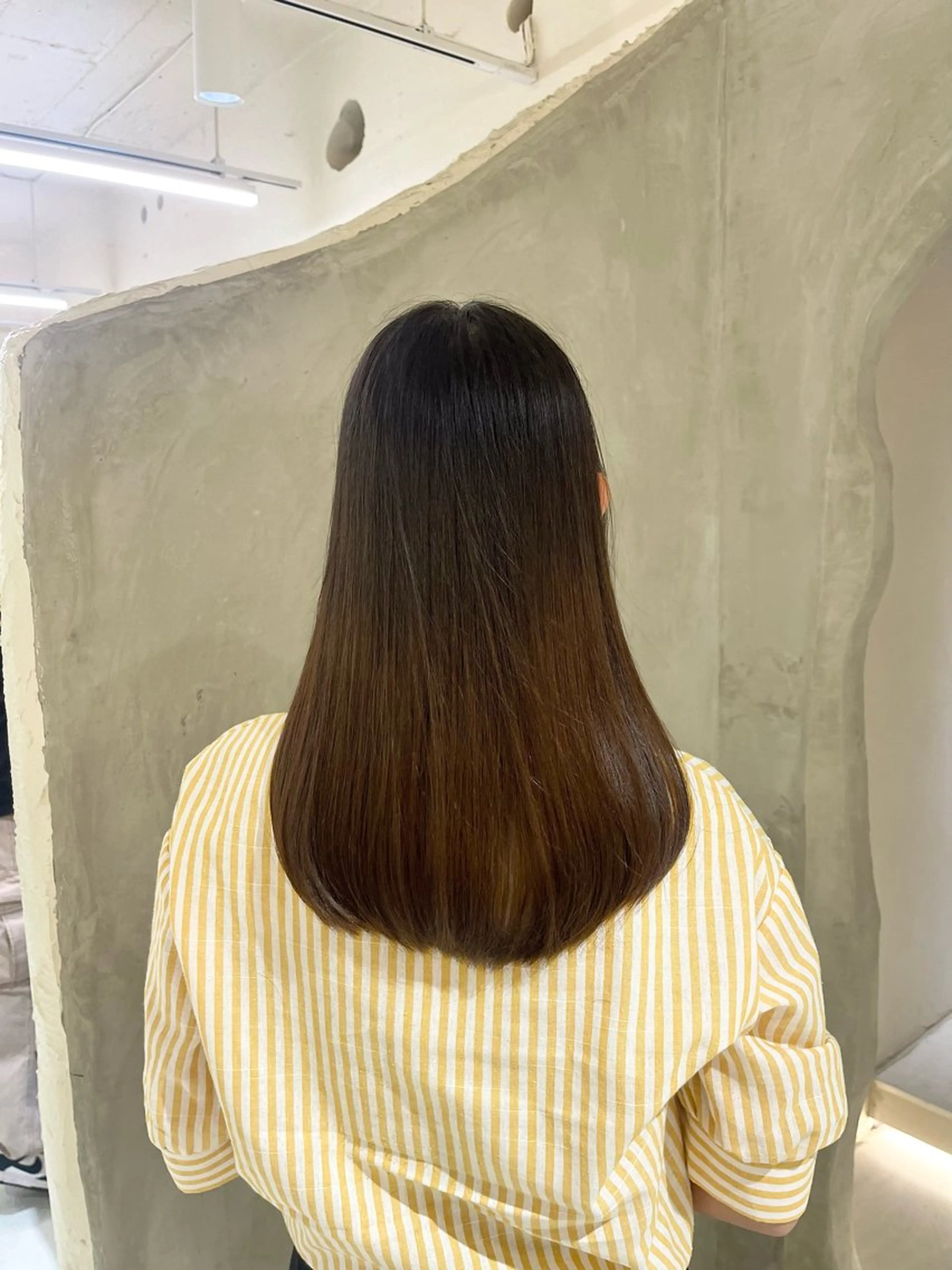 セミロング カット 切りっぱなしボブ/ 艶カラー/綾莉のヘアスタイル