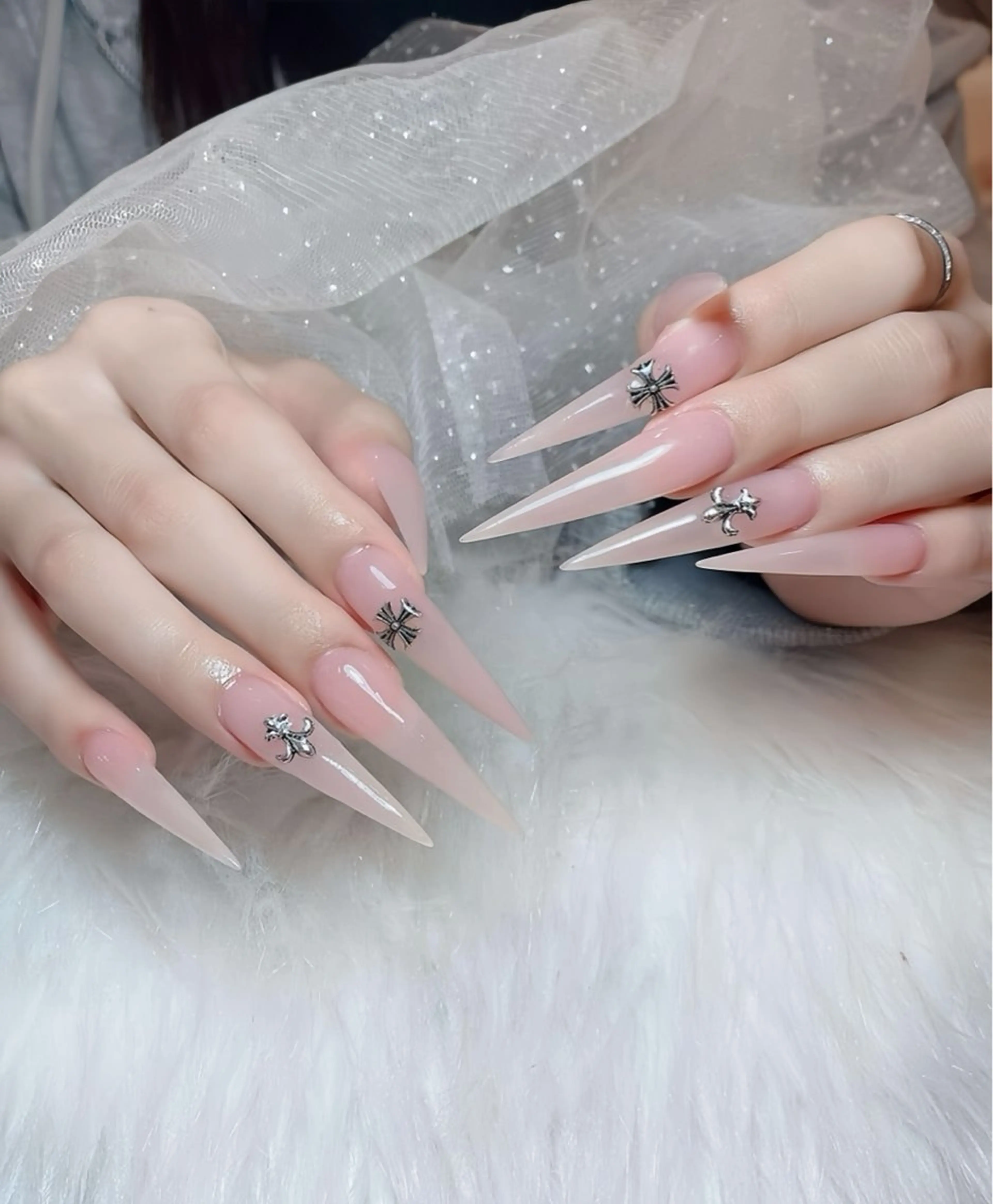 ネイル オーロラネイル チークネイル 桜ネイル クリアネイル ドット ハンドネイル Rin Nail 新大久保店のネイルデザイン