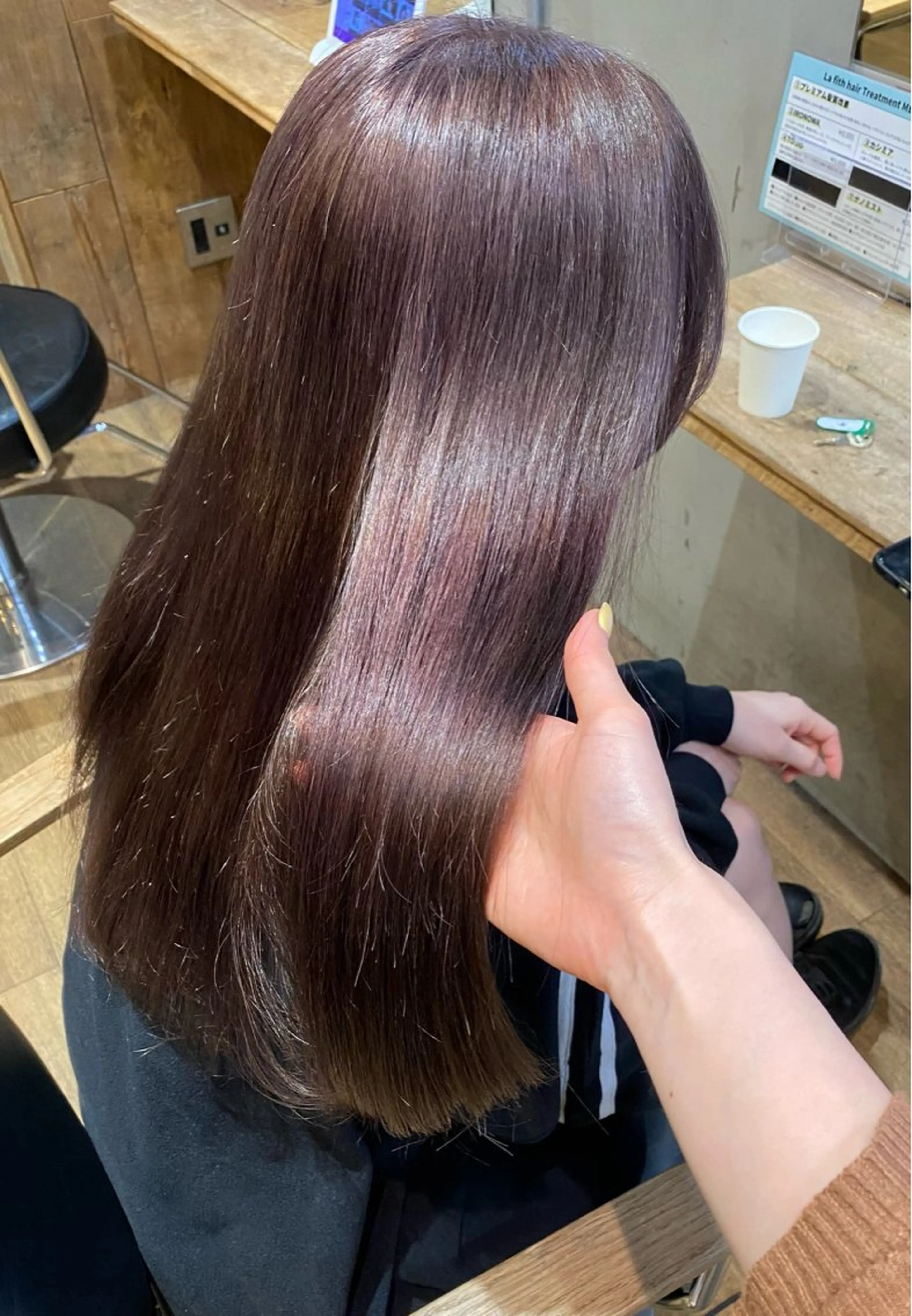 ロング ピンクラベンダー ヘアカラー 井上 麻帆のヘアスタイル