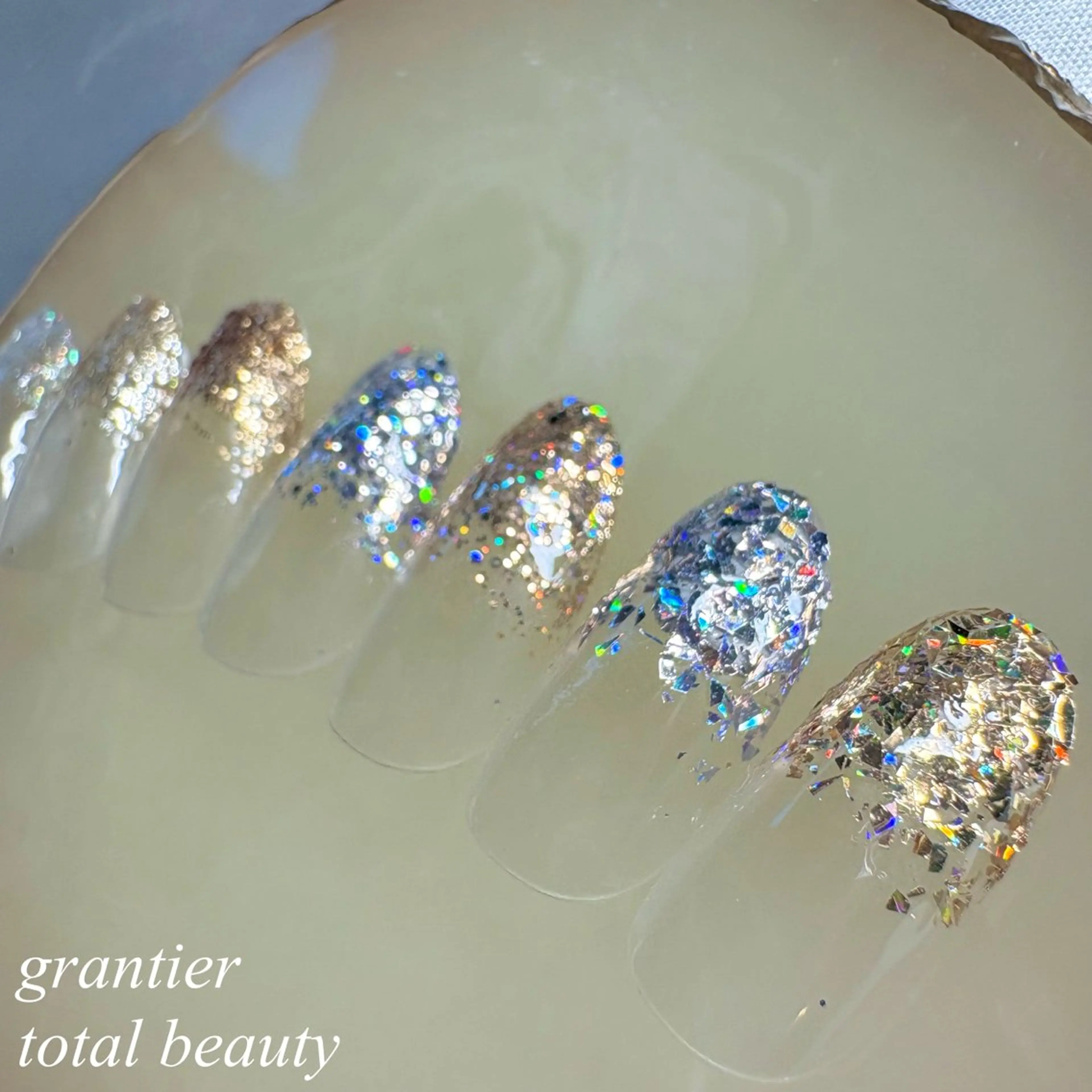 ネイル ホログラムネイル ラメ(グリッター) ワンカラーネイル ハンドネイル grantier beautyのネイルデザイン