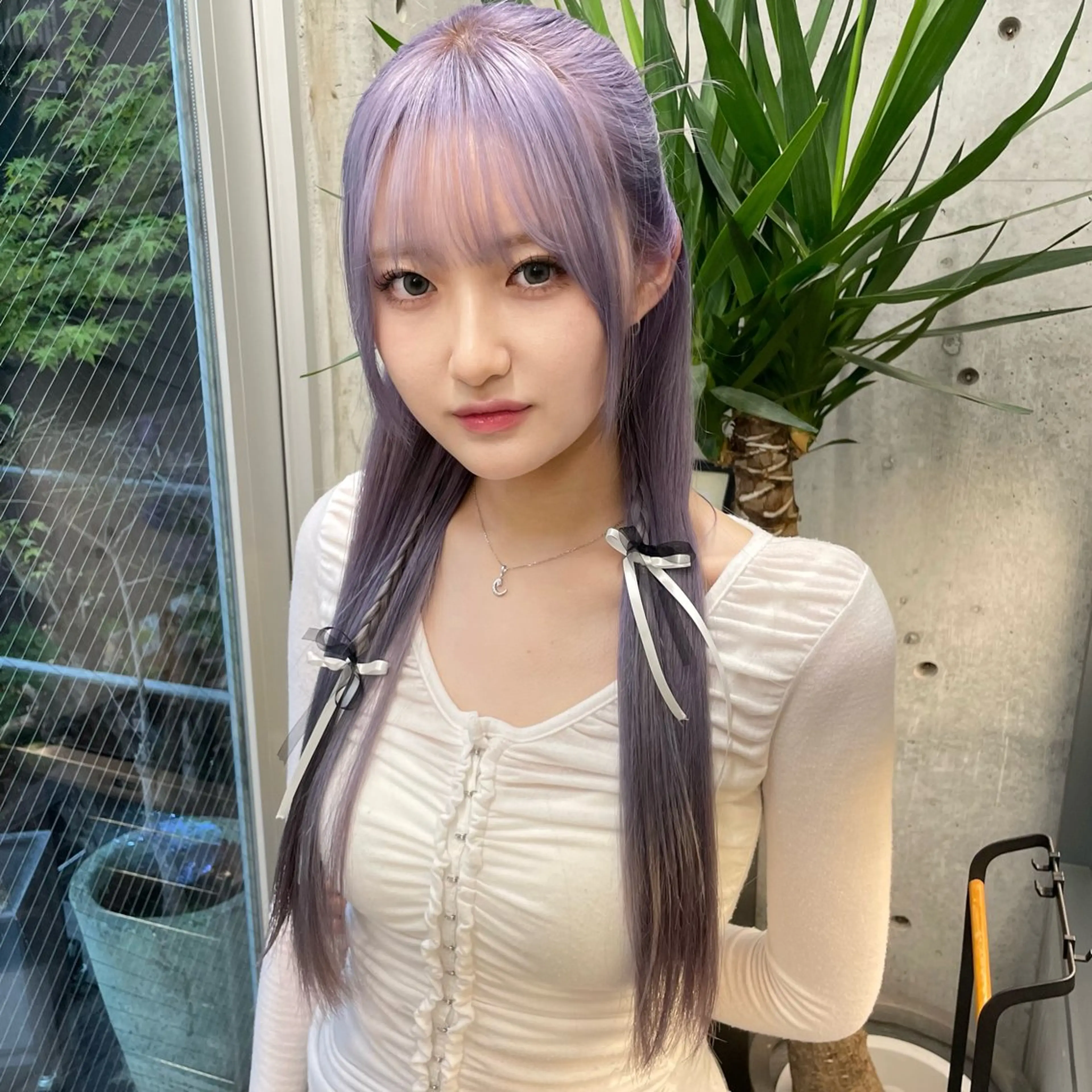 ロング カラー ヘアアレンジ ハイトーンカラー シルバー カット ヘアカラー トリートメント トレンドカラー🥣／ ヘアアレンジ✩.*˚のヘアスタイル