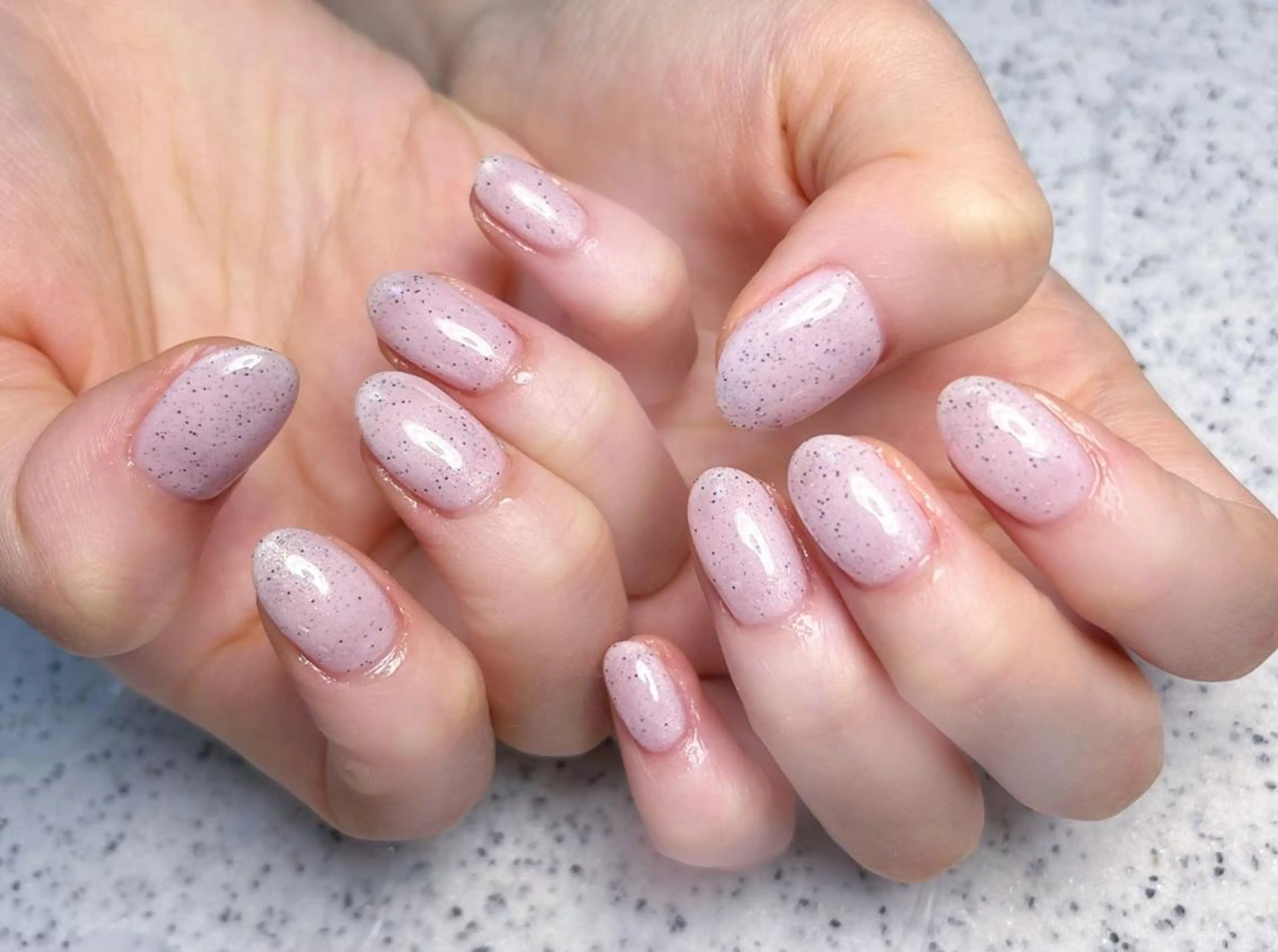 ネイル ラメ(グリッター) ラメグラデーション ワンカラーネイル Queens PUPUのネイルデザイン