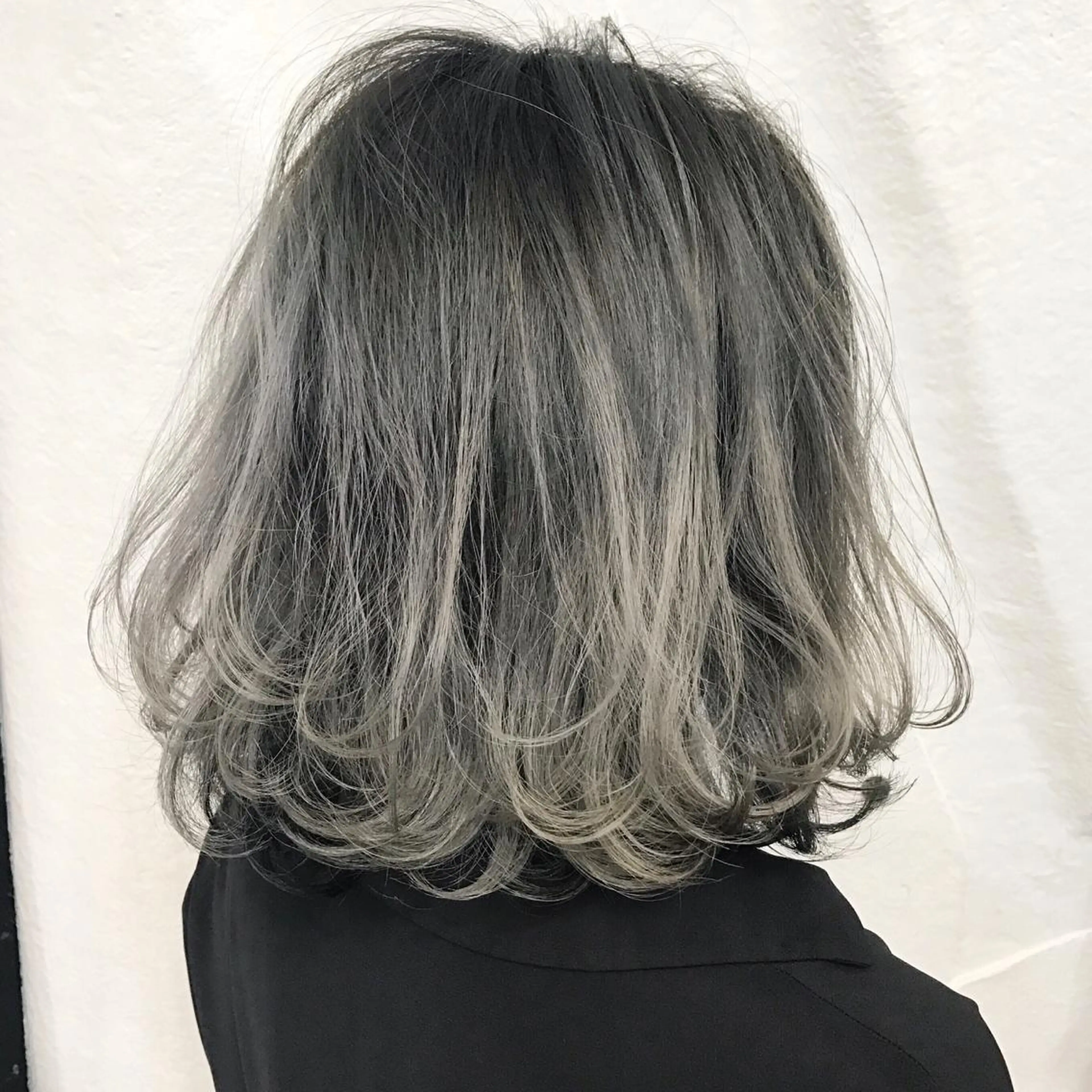 ミディアム カラー ブリーチ タンバルモリ レイヤーカット サロウィン所属・K-POP好き美容師 🇰🇷Kai.Yのヘアスタイル