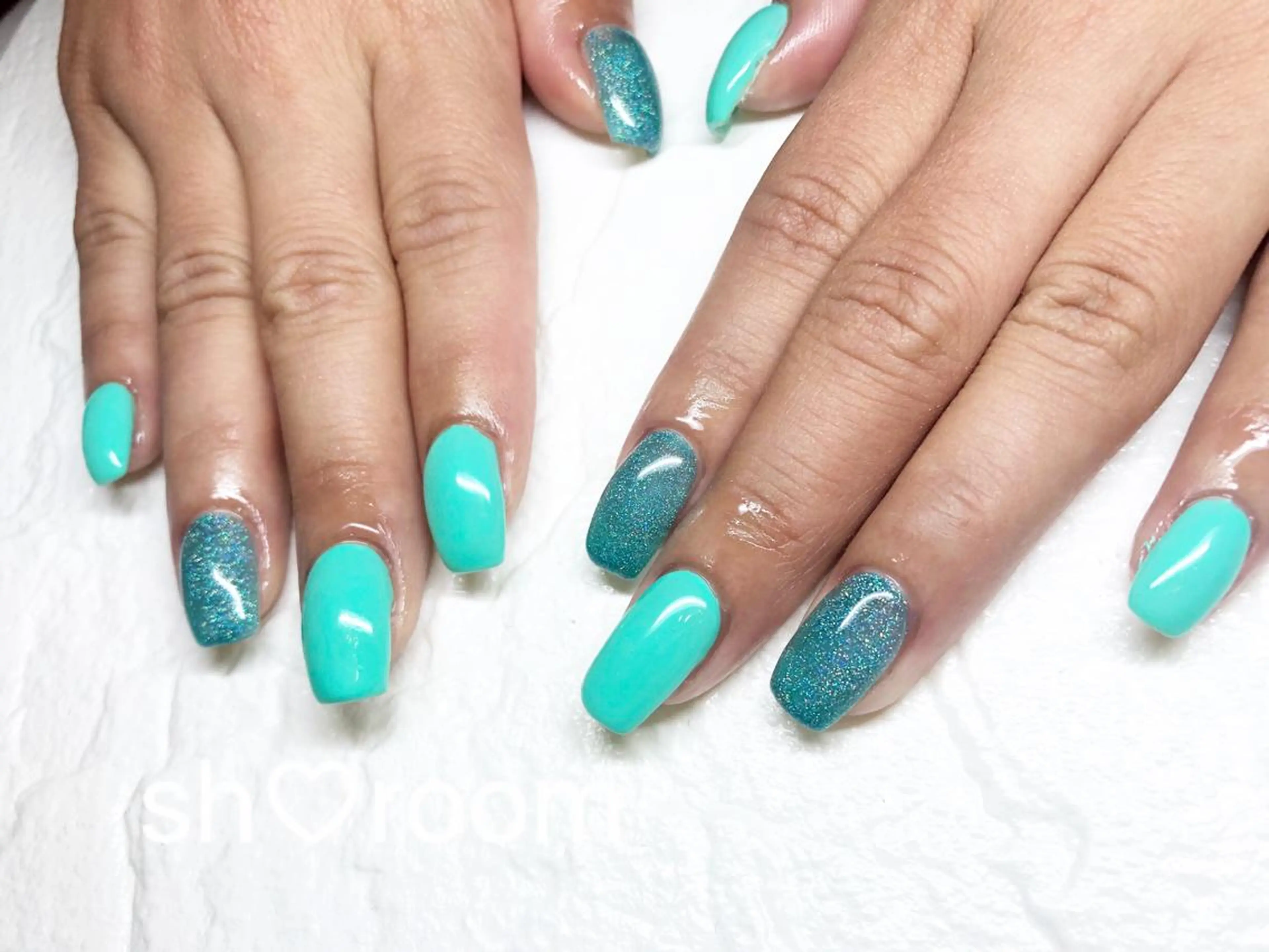 ネイル グリーン キラキラネイル 韓国ネイル ラメ(グリッター) ミラーネイル Nail salon Ruuのネイルデザイン