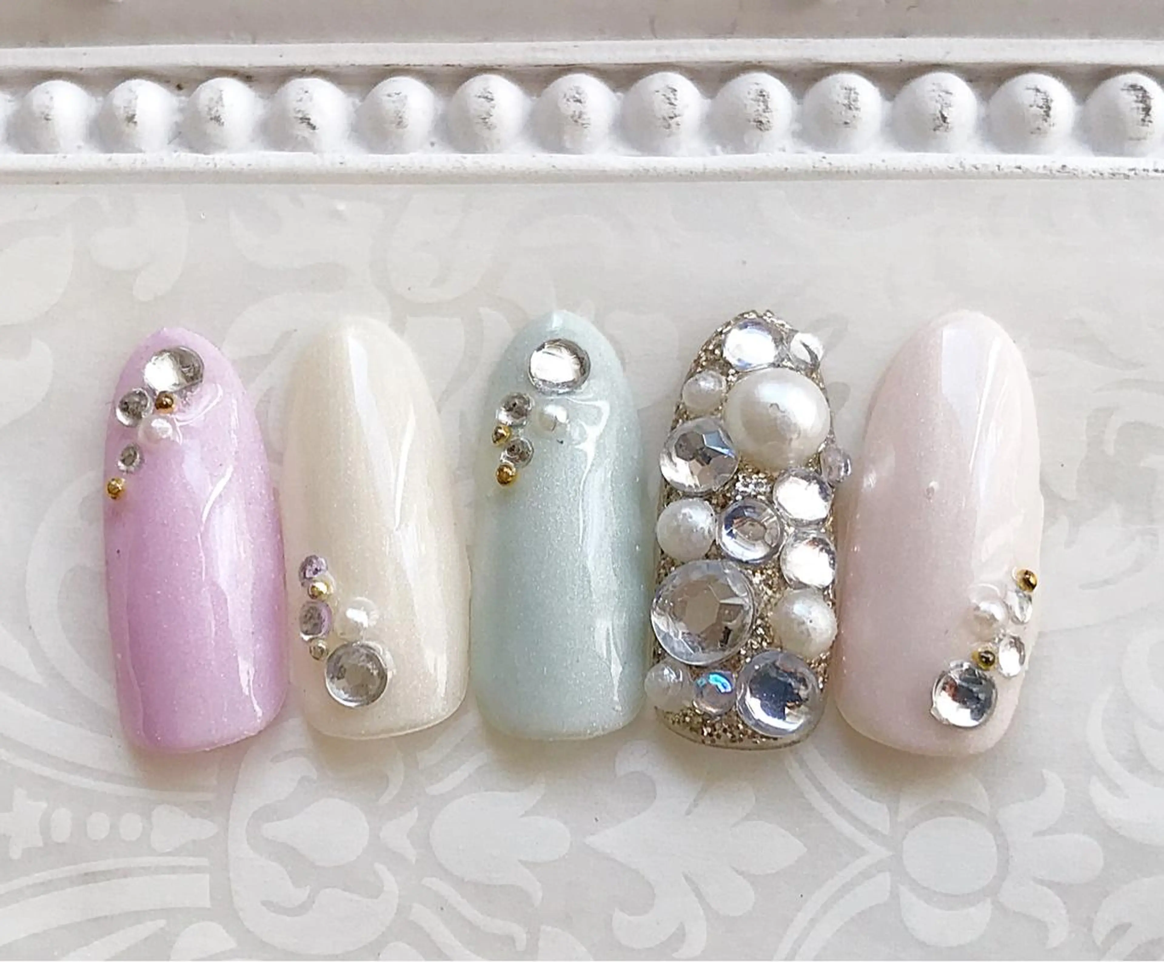 ネイル ゴージャス キラキラネイル ストーンネイル Satomi  のネイルデザイン