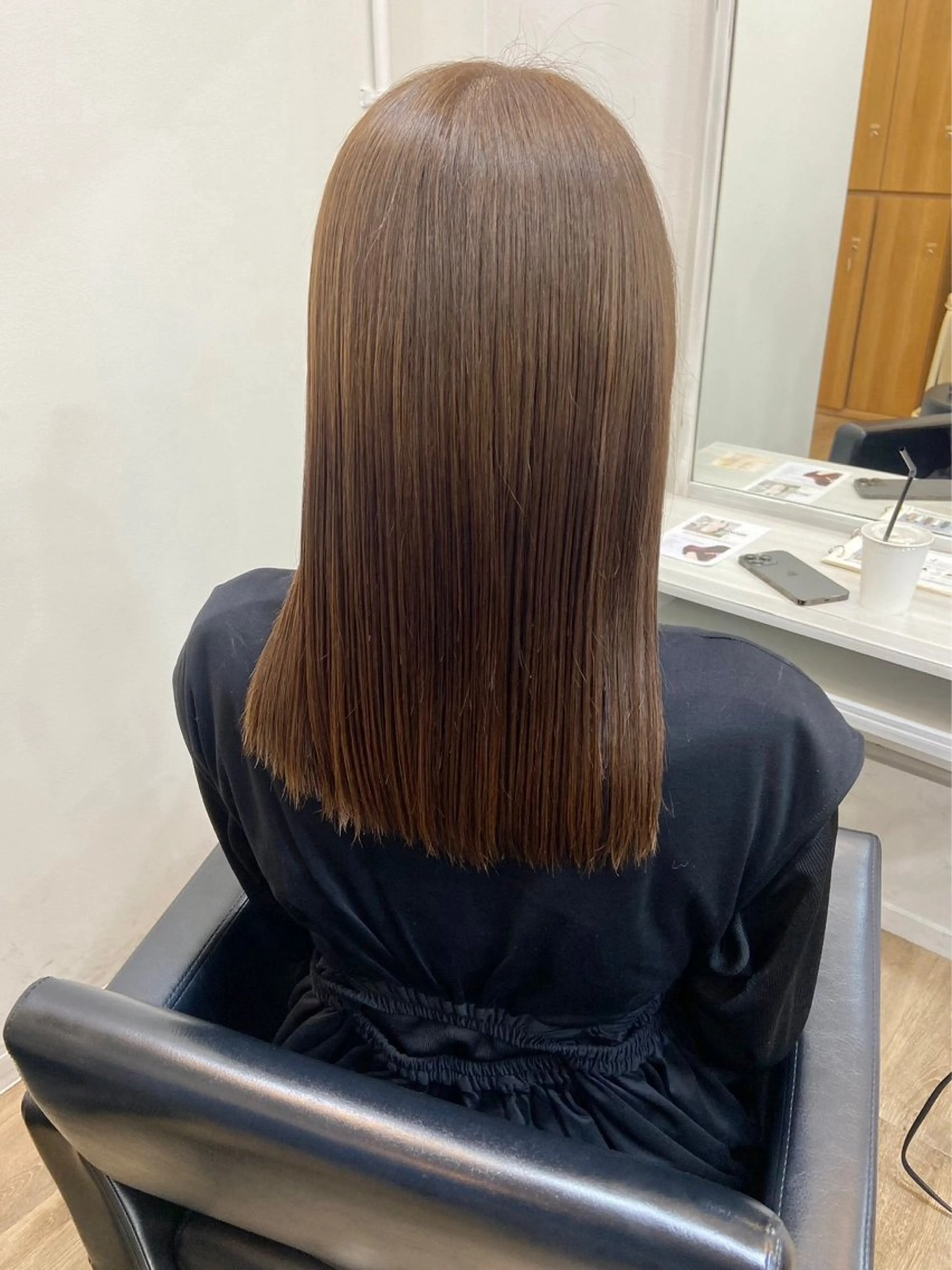 セミロング ヘアカラー トリートメント 渥美 舞のヘアスタイル