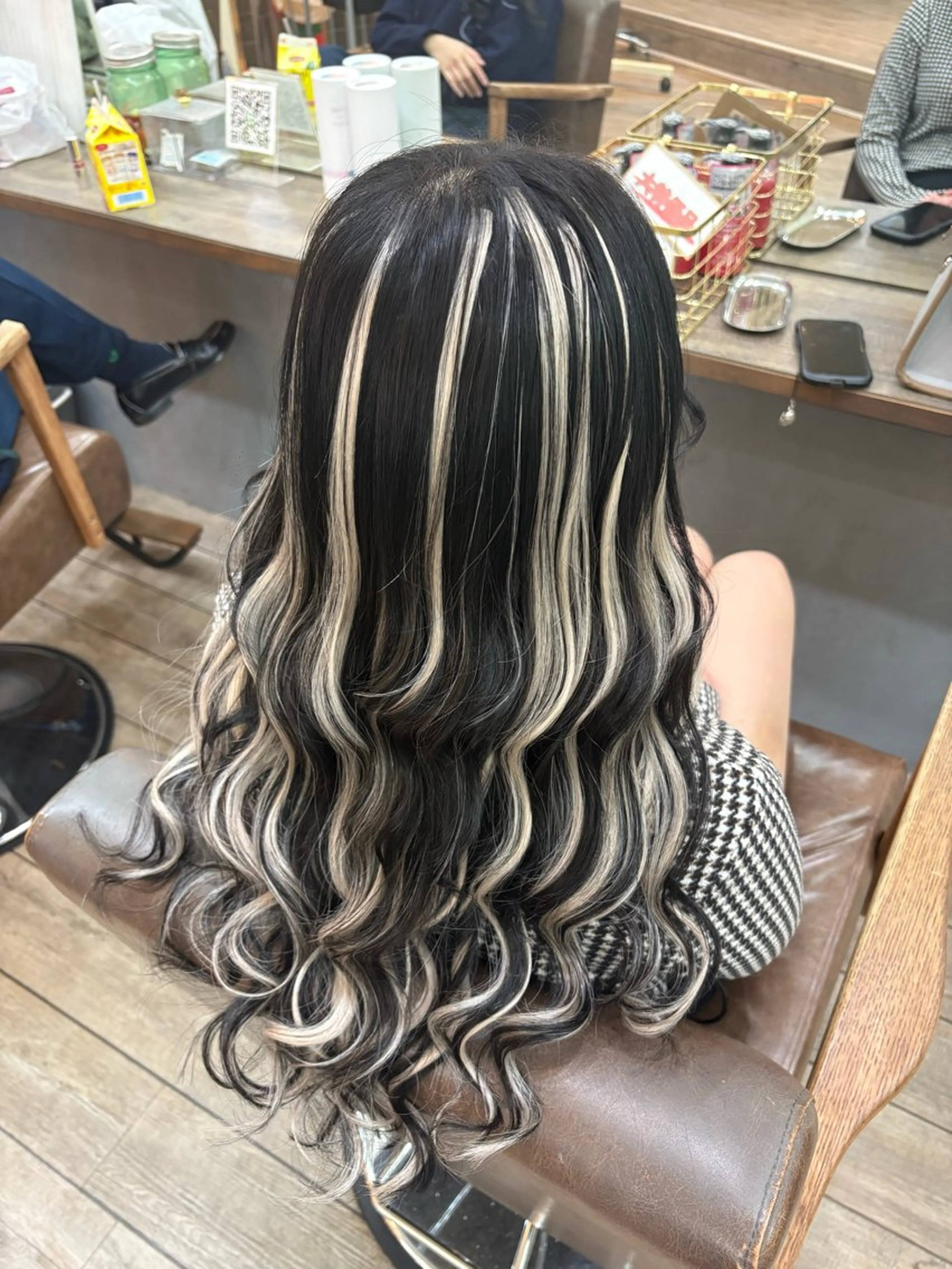 ロング シールエクステ エクステ ハイライト エクステ WEST OLAND 黒坂佳乃のヘアスタイル