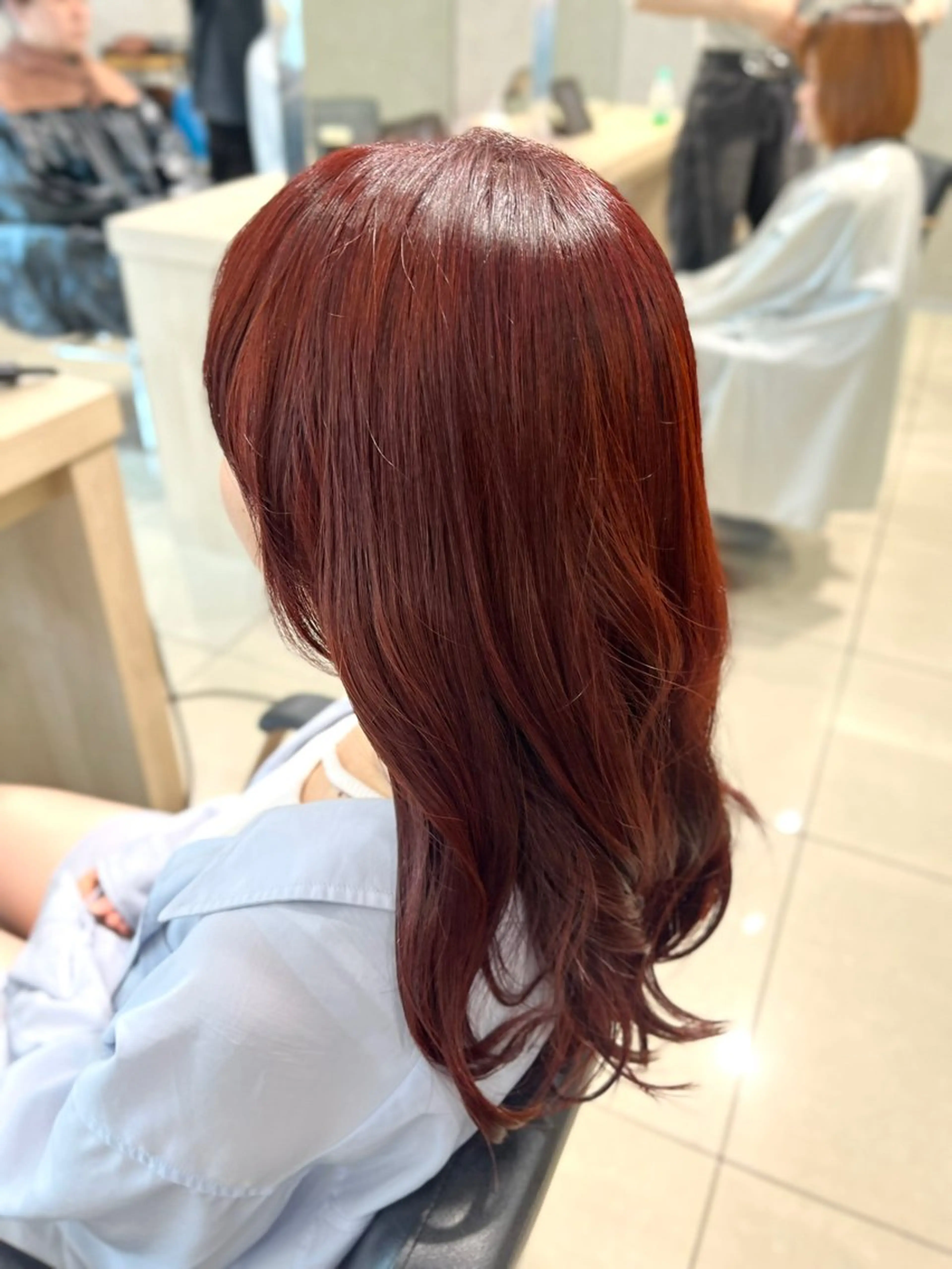 ロング カラー ブリーチ カシス ダブルカラー ブリーチなしカラー レッドカラー カット ヘアカラー トリートメント 巖本 真希のヘアスタイル