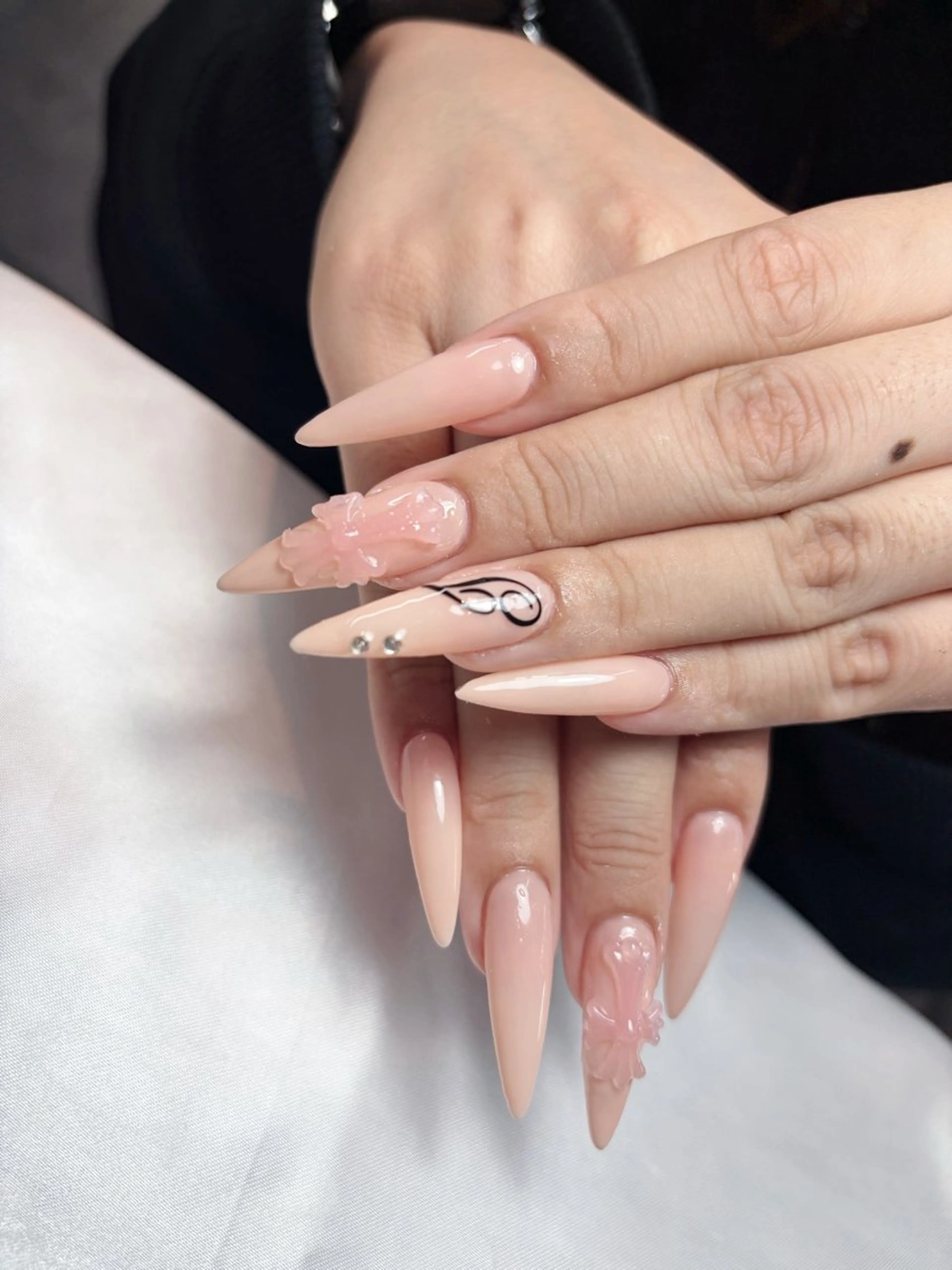 ネイル フラワーネイル 韓国ネイル 持ち込み 春ネイル ワンホンネイル ハンドネイル Huyn Nail Shinjyukuのネイルデザイン