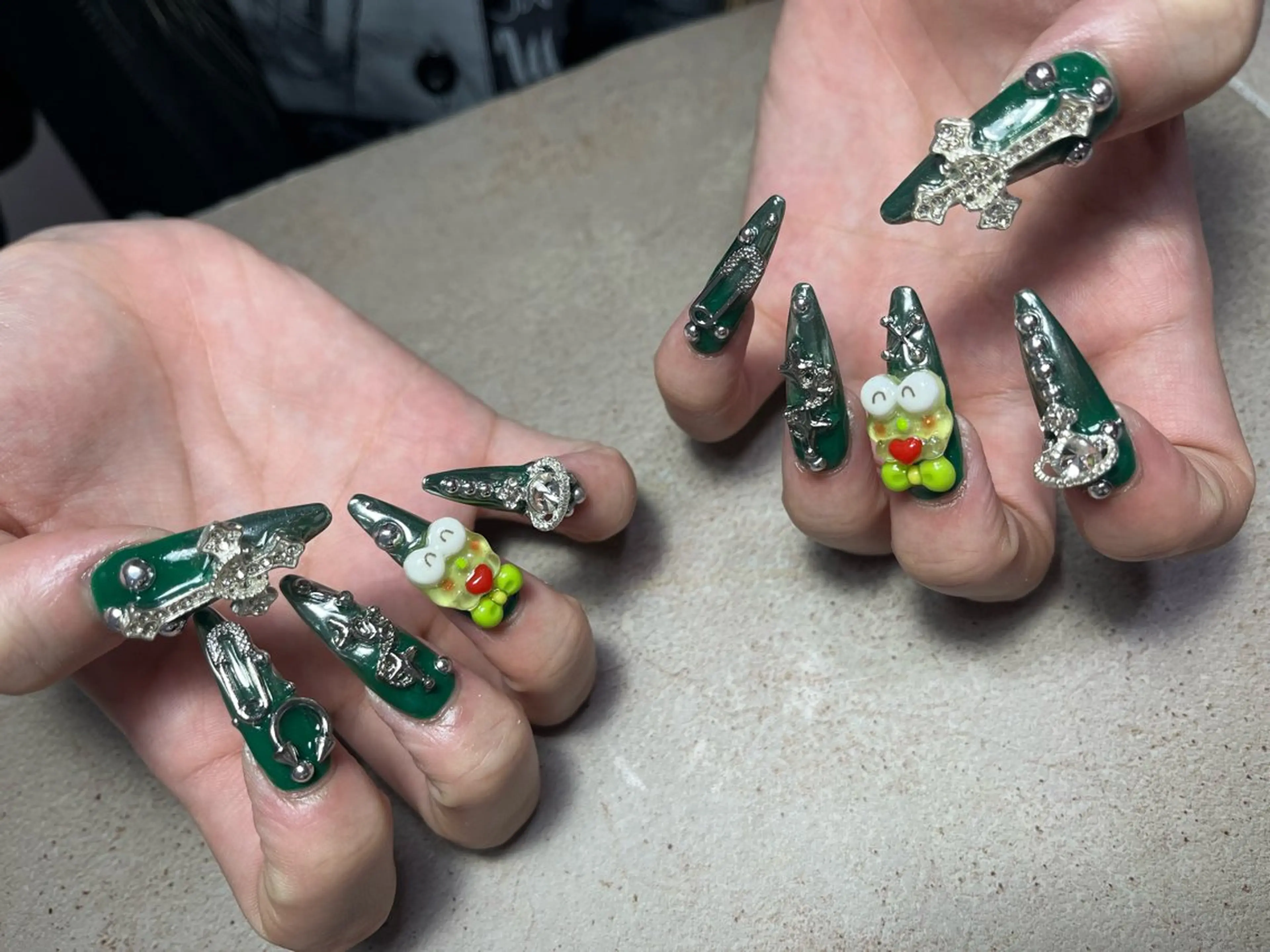 ネイル 持ち込み ハンドネイル goldgleams ちなのネイルデザイン