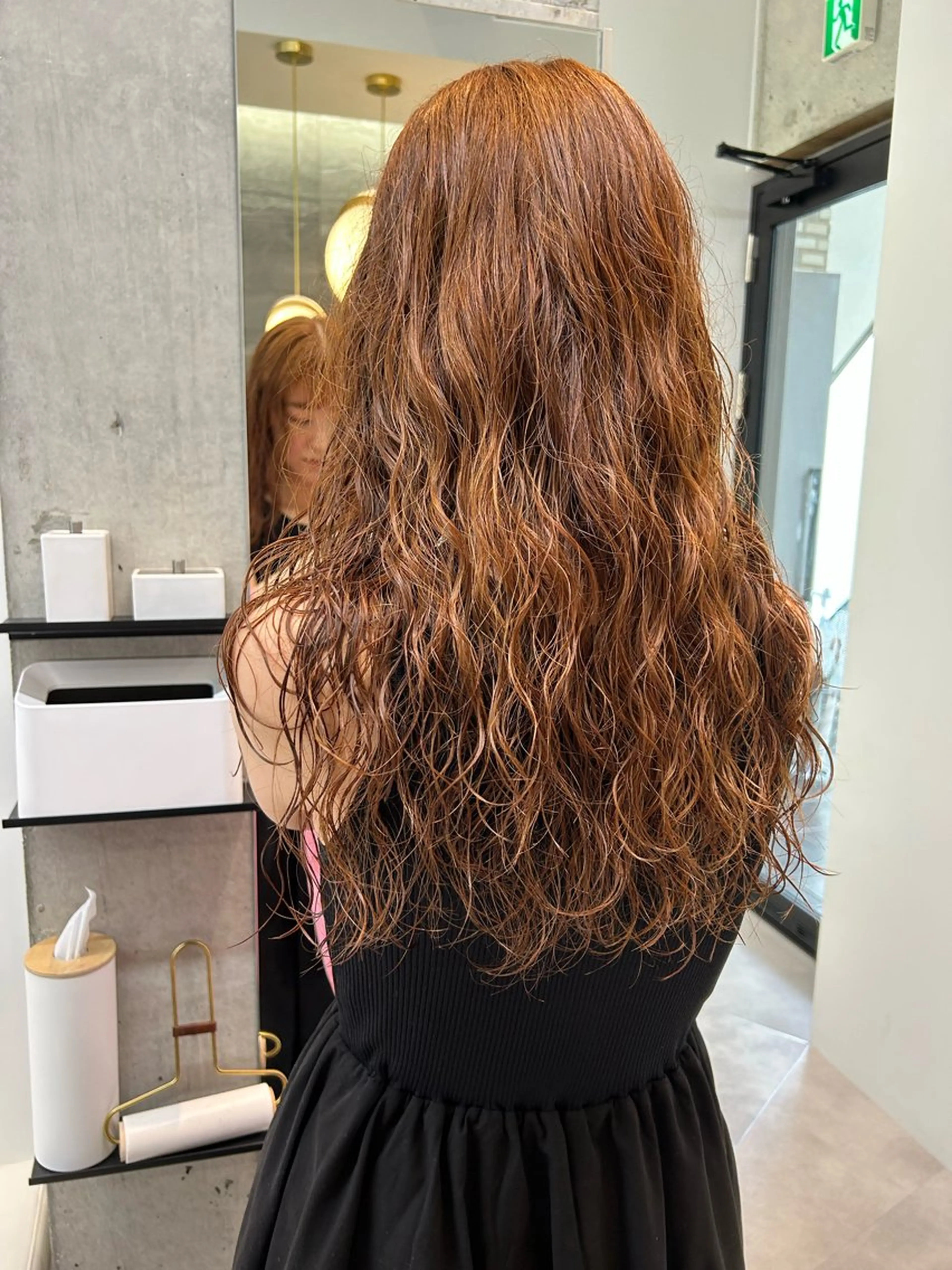 ロング パーマ カット ヘアカラー パーマ くせ毛風パーマ🪡 hikariのヘアスタイル