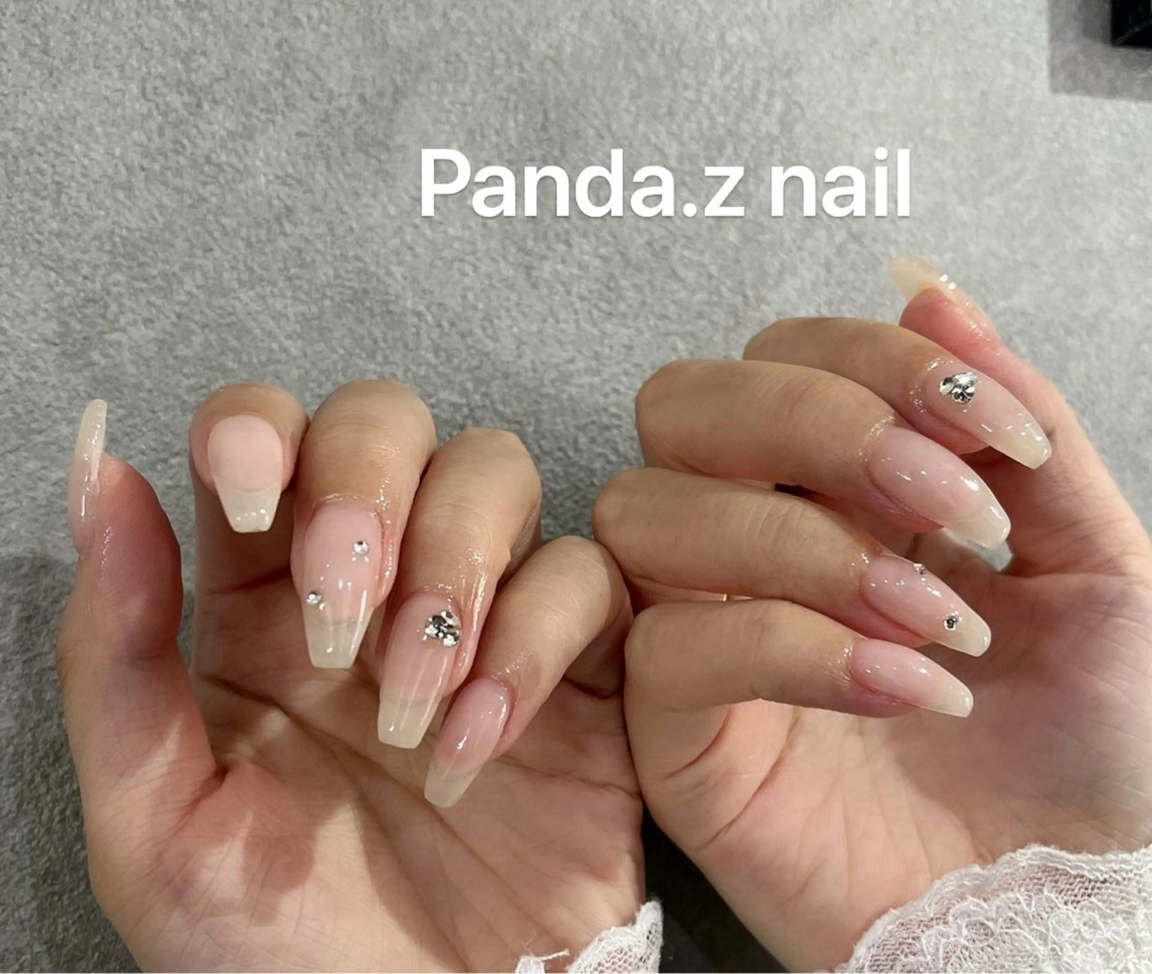 ネイル ストーンネイル Panda.z🐼 ネイルサロンのネイルデザイン