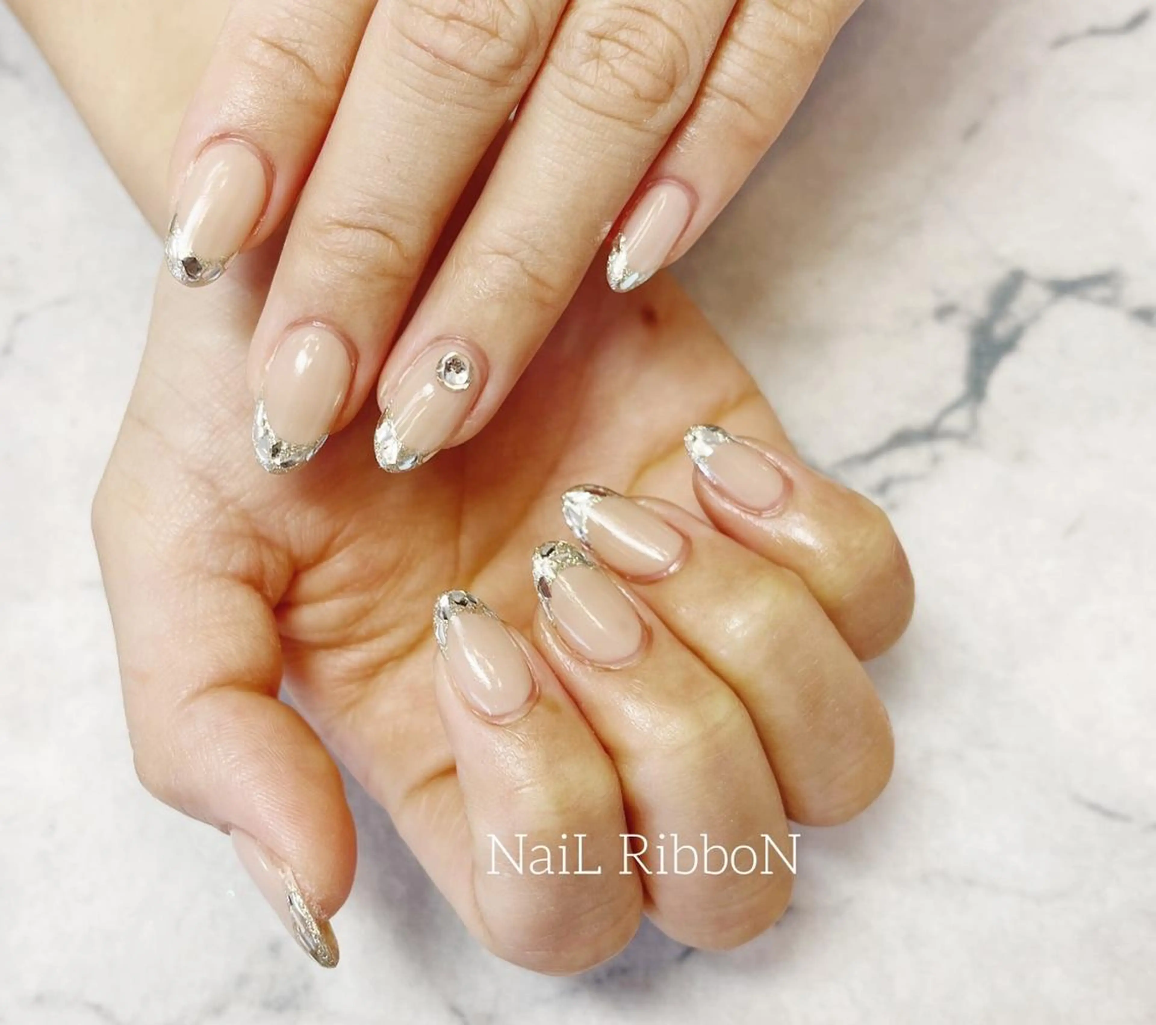 ネイル ネイルリボン 受付スタッフのネイルデザイン