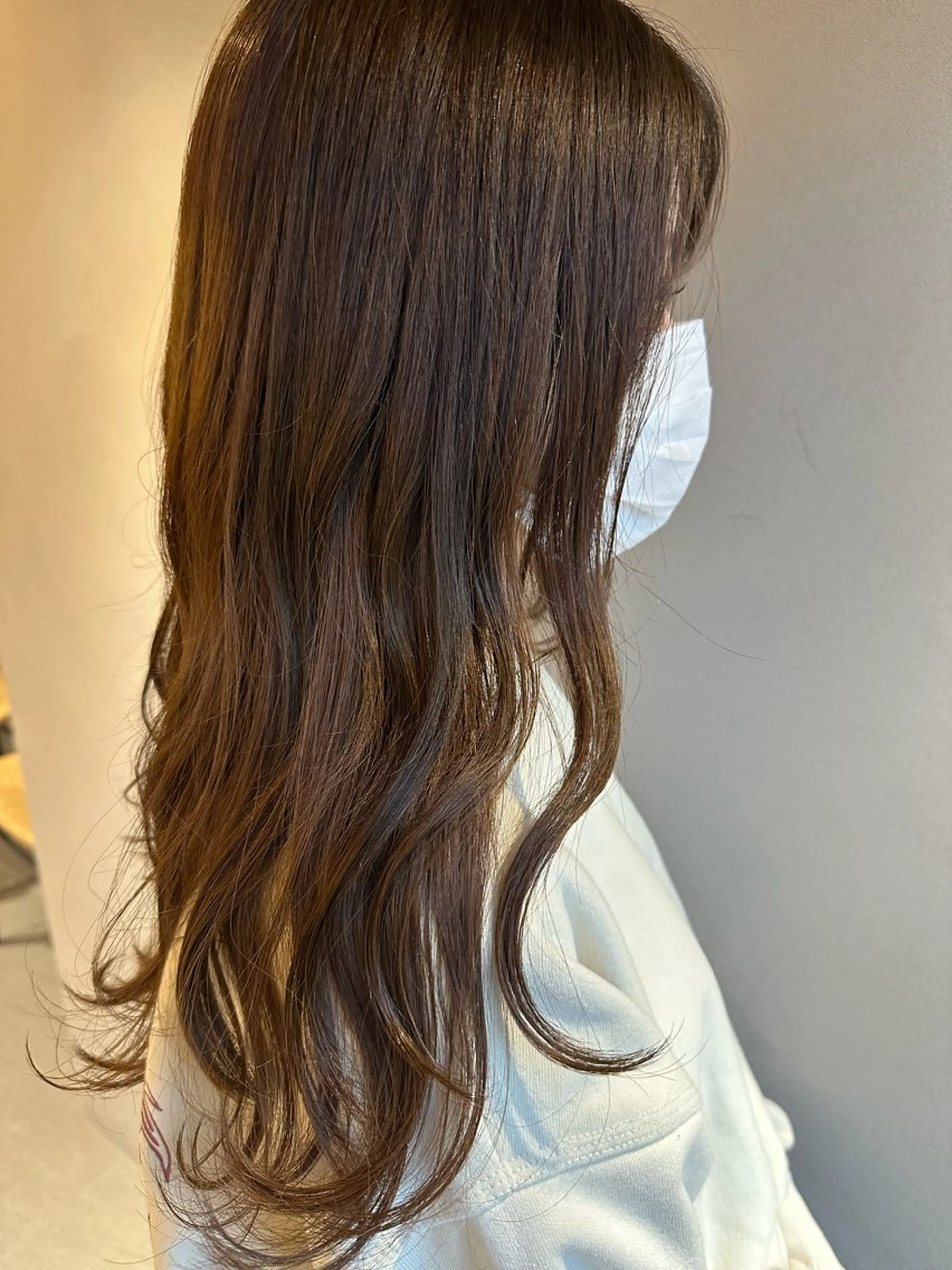ロング カラー ベージュカラー 室谷 ゆりあのヘアスタイル