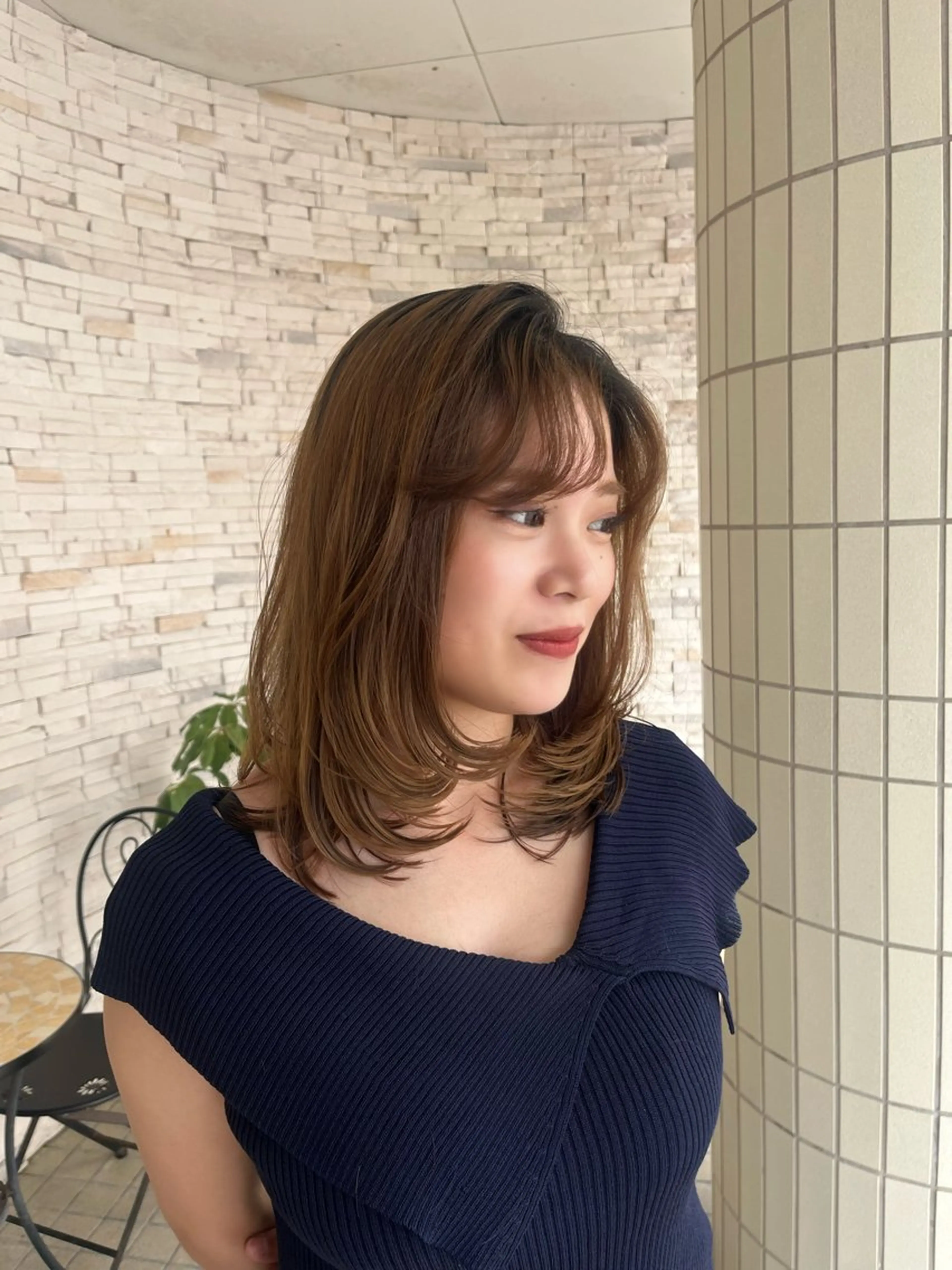 ミディアム カット 喜屋武 美月のヘアスタイル