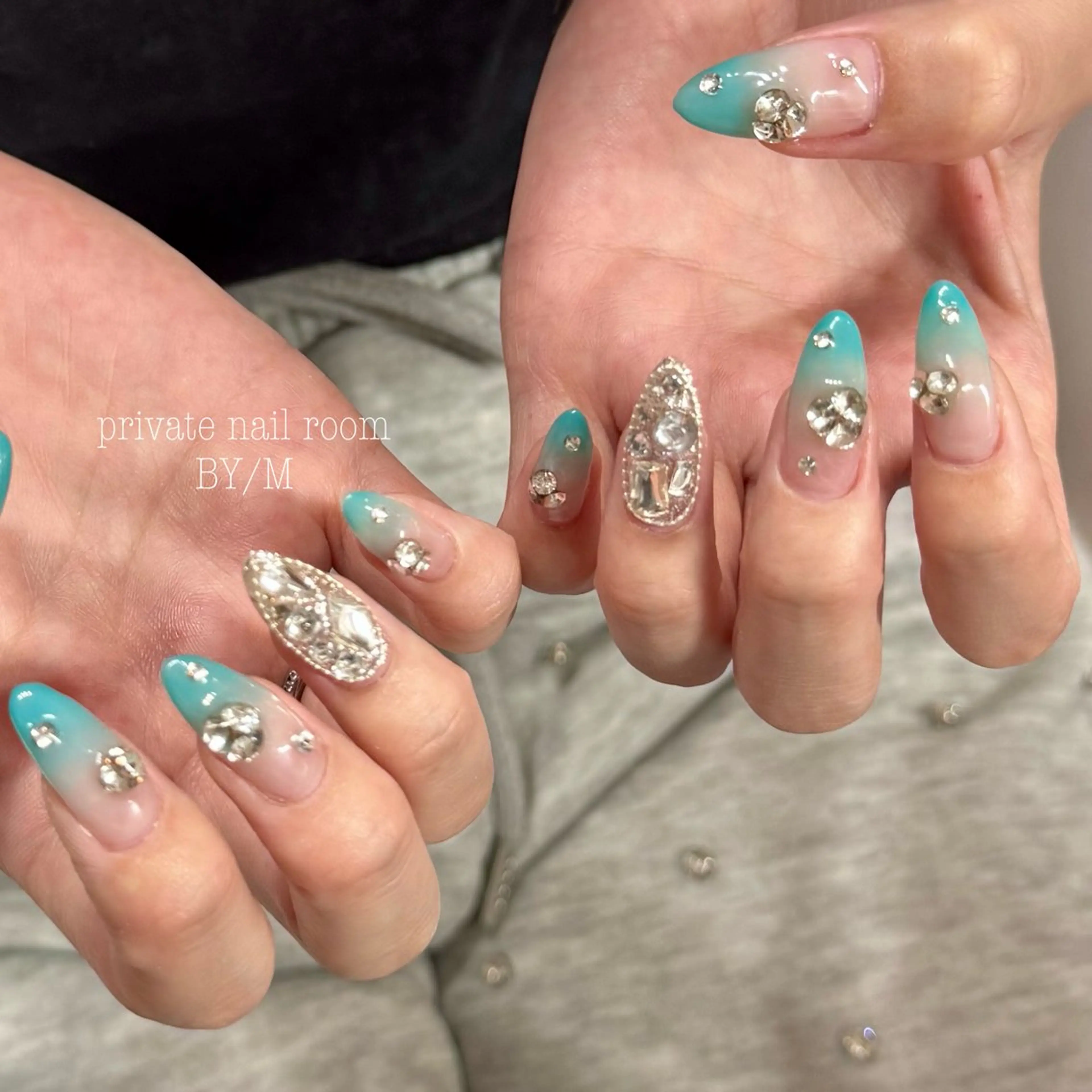 ネイル グラデーション キラキラネイル 持ち込み ハンドネイル BY / Mのネイルデザイン