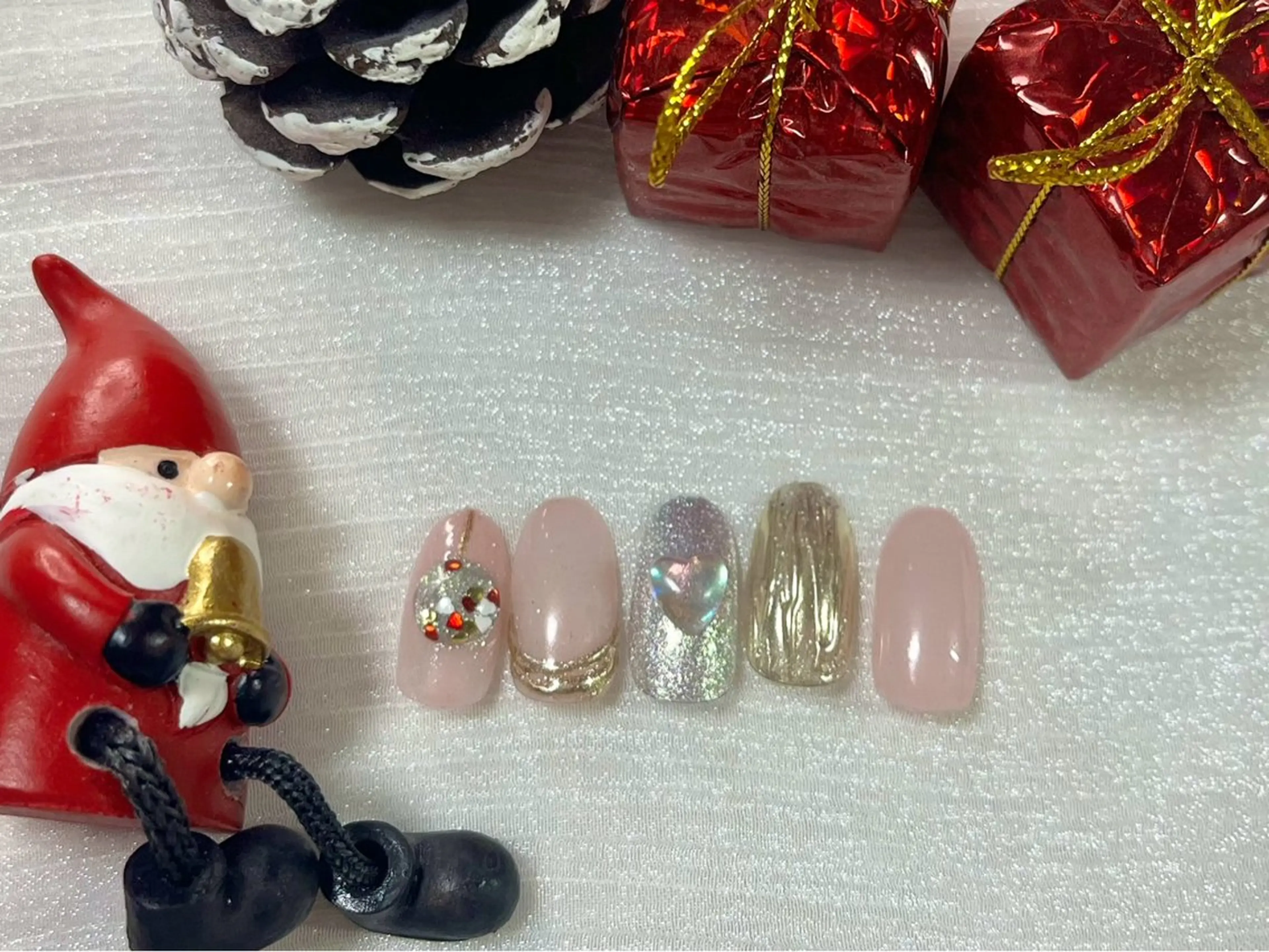 ネイル ジェルネイル ハート パラジェル 冬ネイル クリスマス kiki nail &brow二子玉川の眉毛・アイブロウイメージ