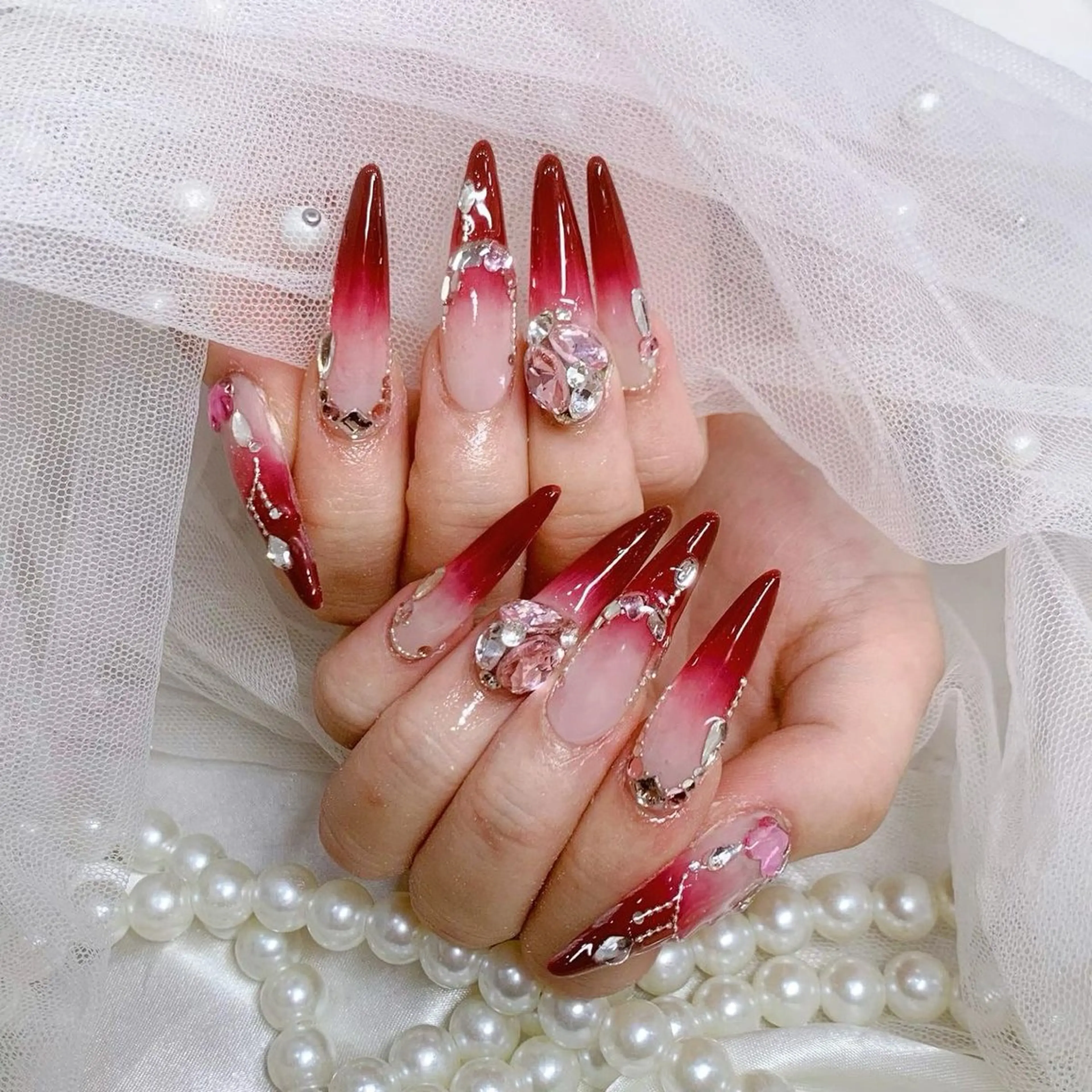 ネイル キラキラネイル 韓国ネイル ロングネイル ワンホンネイル ハンドネイル Josie nail salonのネイルデザイン