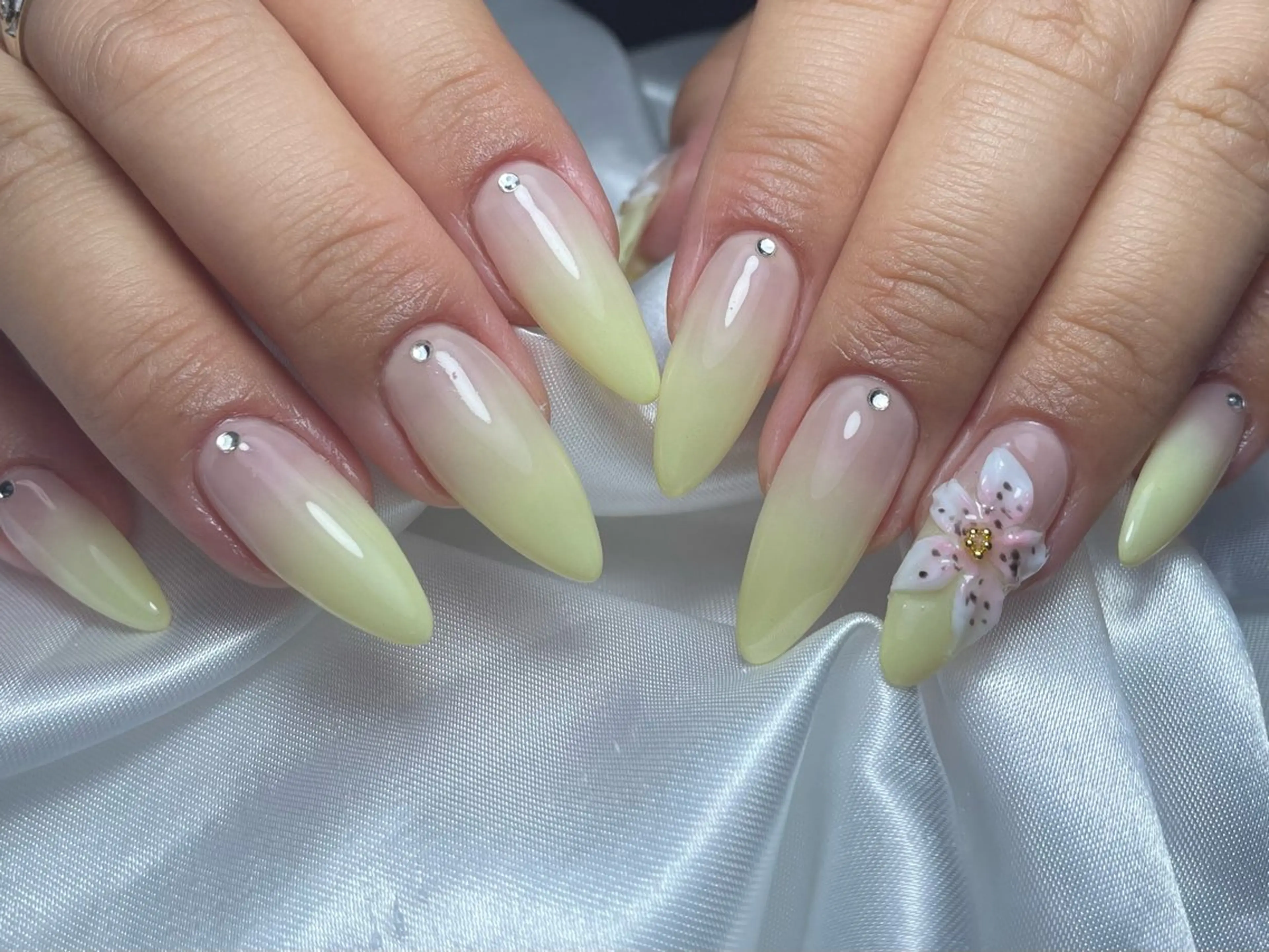 ネイル ハンドネイル alma (アルマ)のネイルデザイン