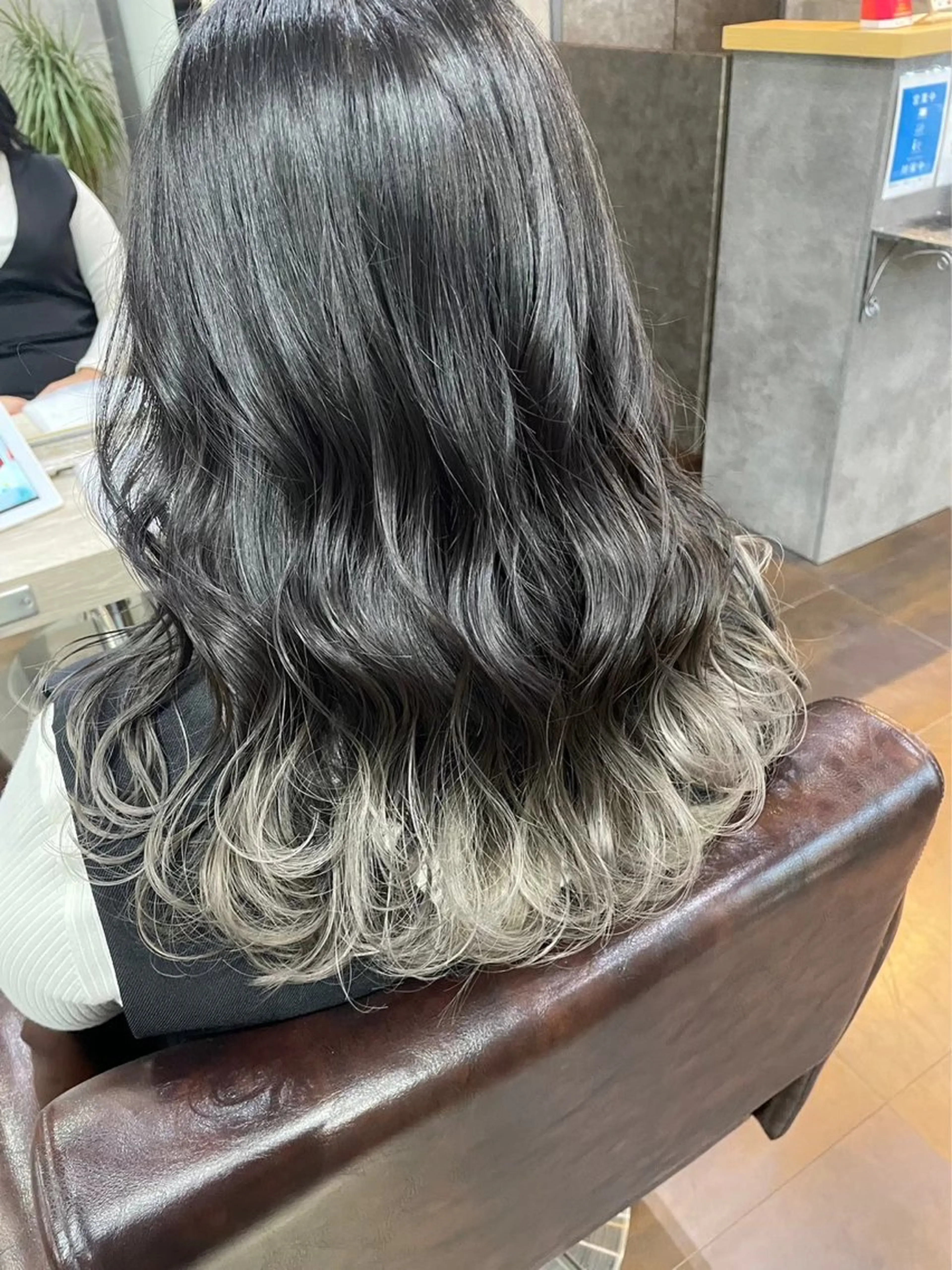 ロング rex 中野所属・透明感ハイトーン カラー🦋🌧希咲のヘアスタイル