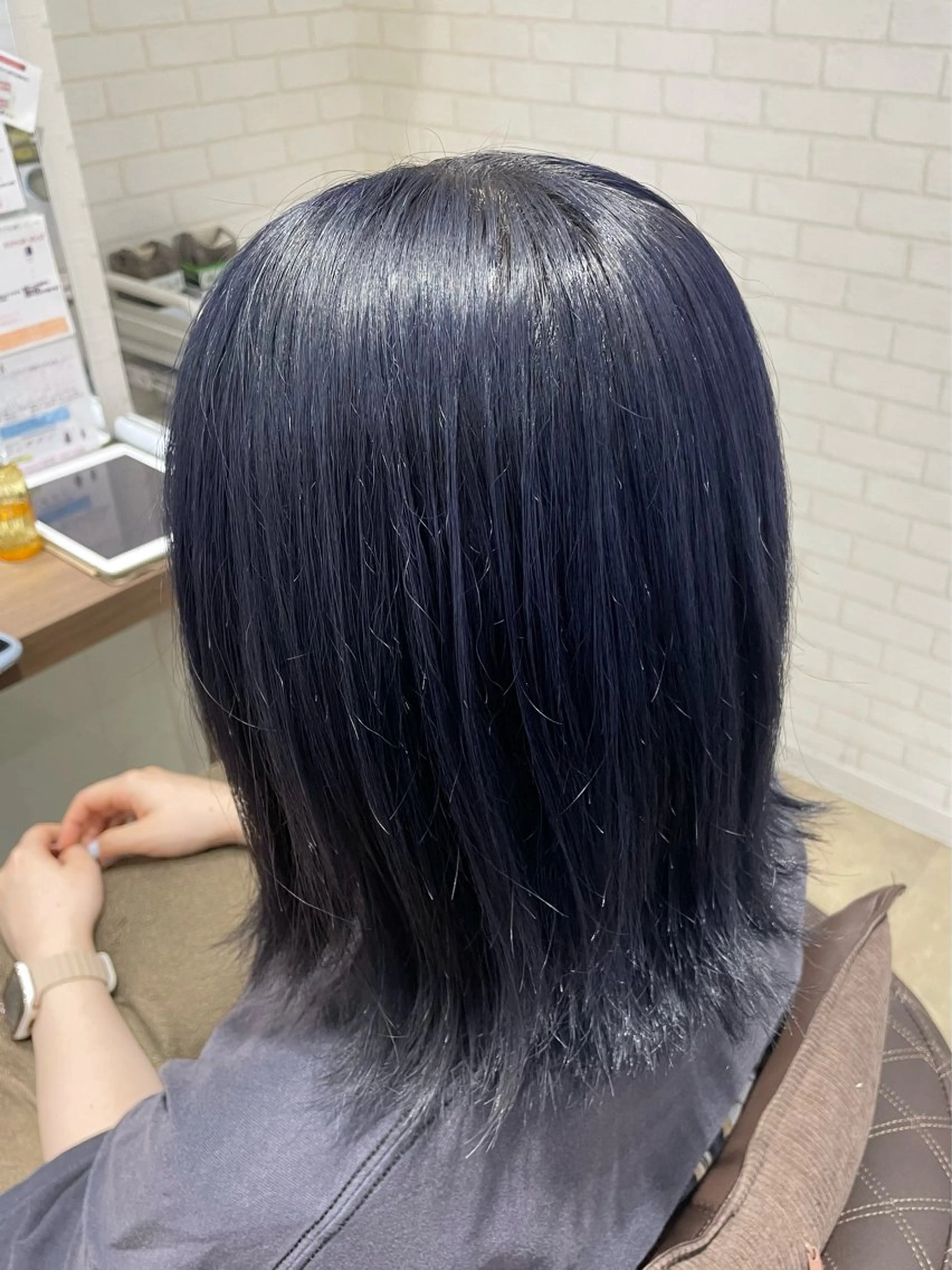ミディアム 緑川 佳薫のヘアスタイル