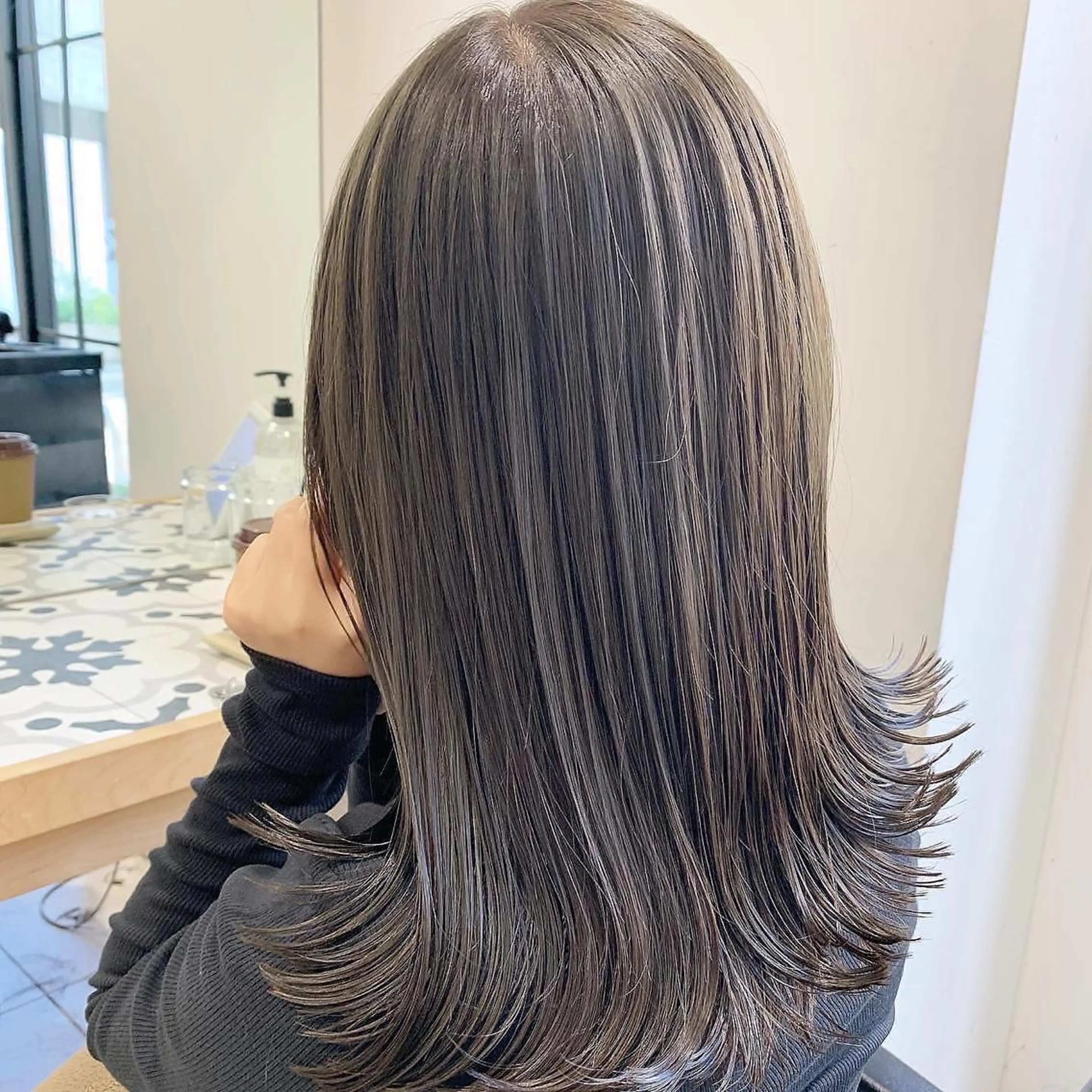 ミディアム TENELE所属・チバ タクミのヘアスタイル