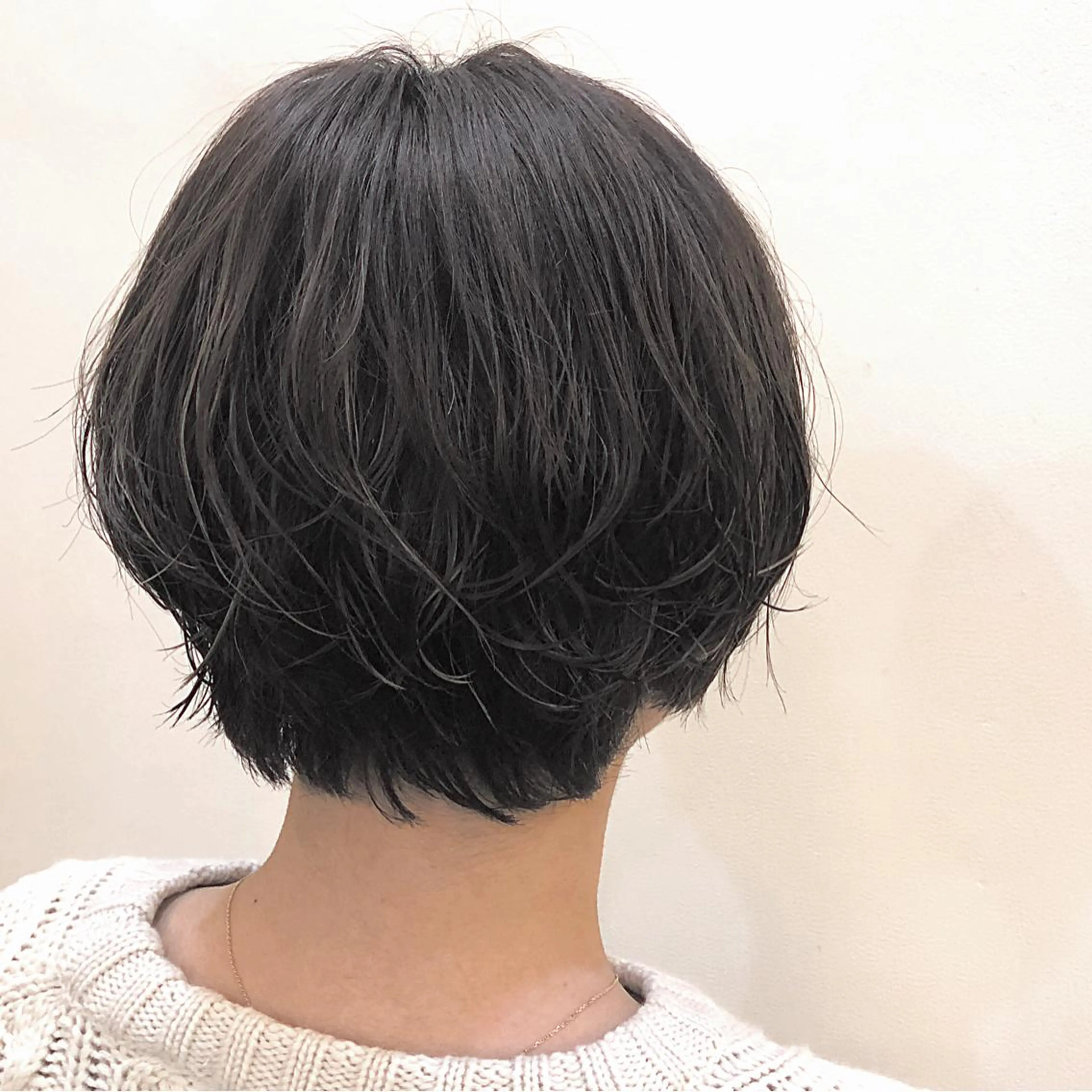ショート パーマ ショートヘア ニュアンスパーマ レイヤー/ハイトーン 🧸SENAのヘアスタイル