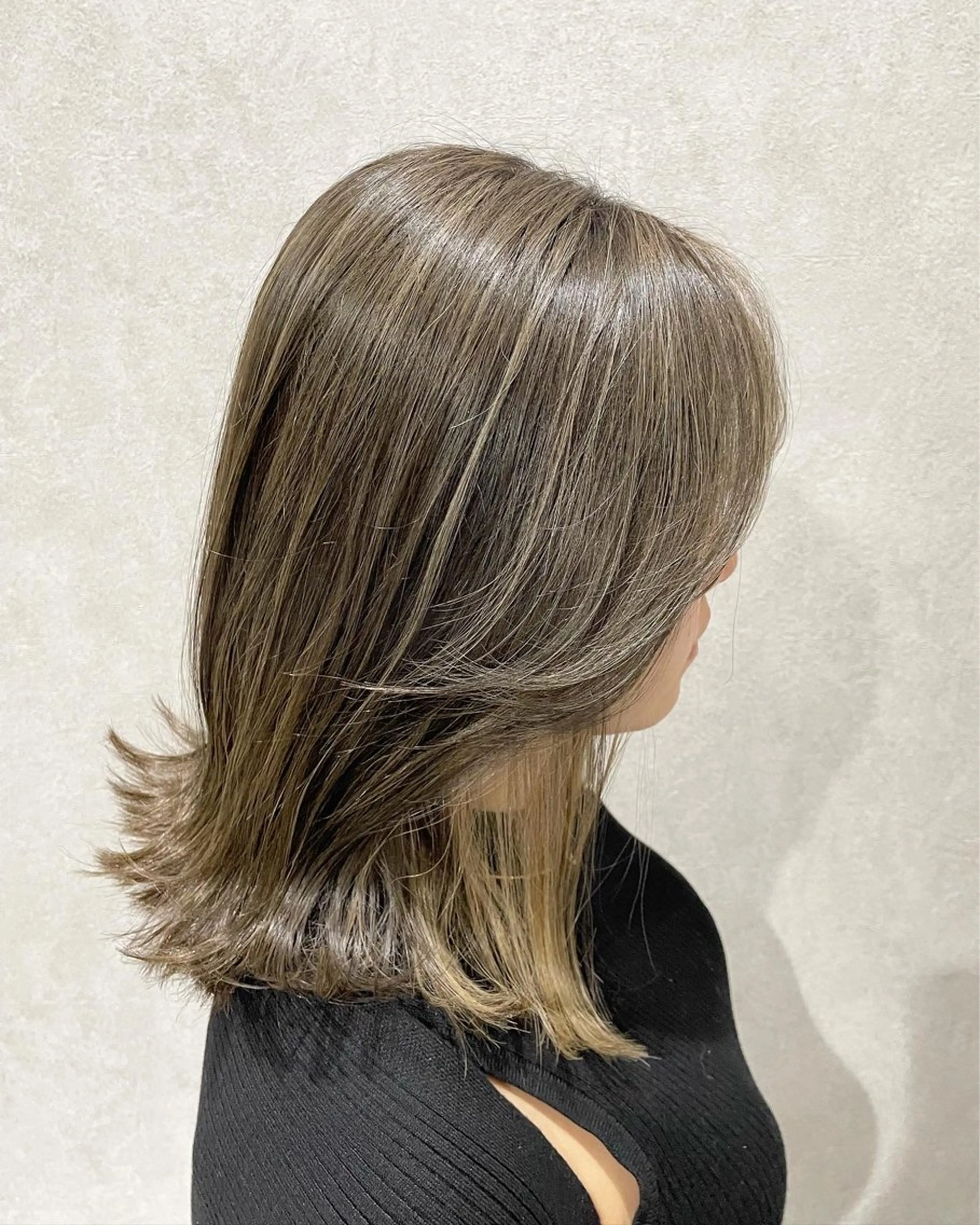 ミディアム カラー ヘアアレンジ ミストバング  フェイスフレーミング グレージュ ハイライトカラー ハイライト カット ヘアカラー トリートメント ヘアセット Hiro ヒロのヘアスタイル
