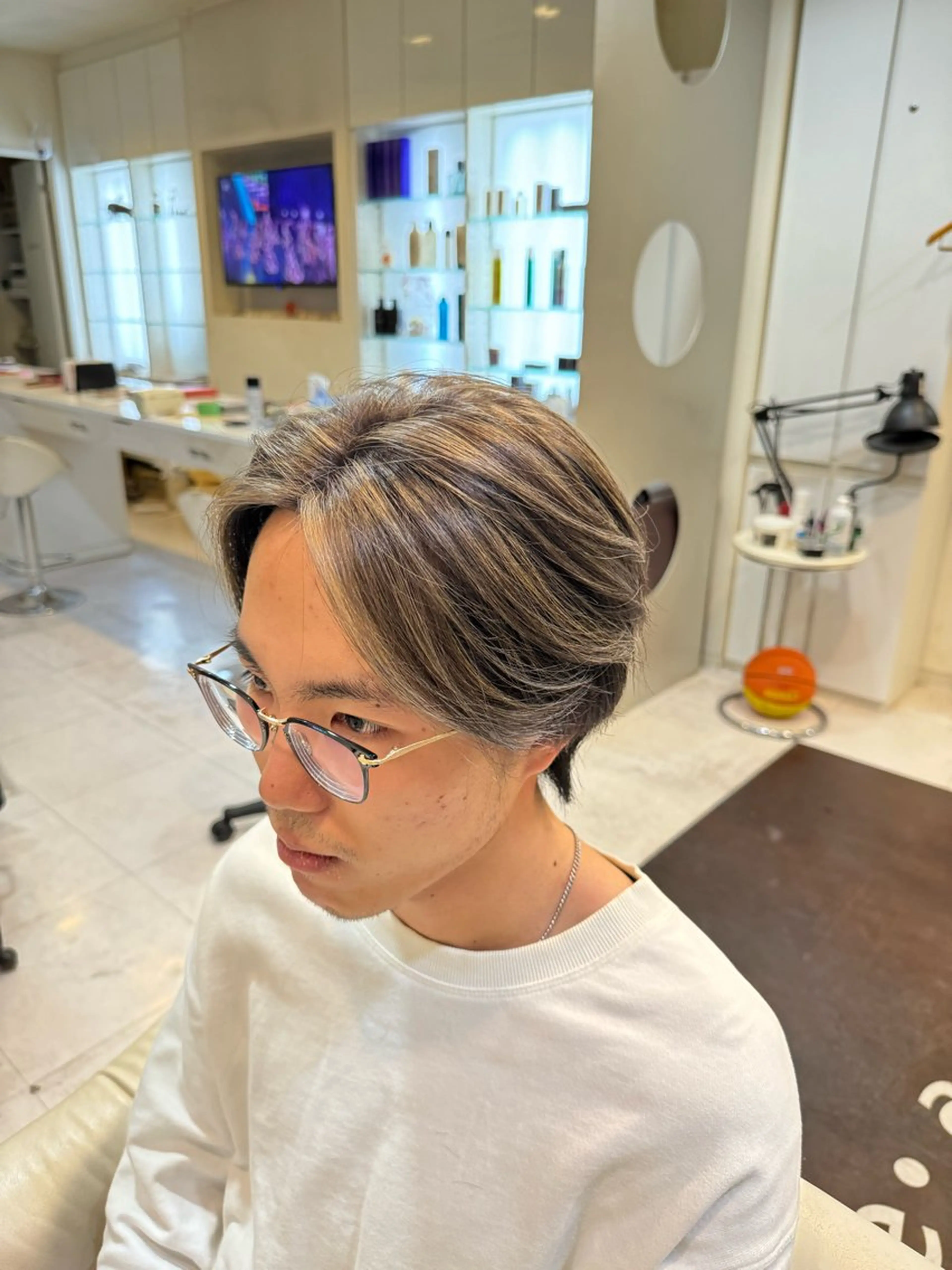カラー メンズ メンズハイライト ハイライトカラー カット ヘアカラー トリートメント 長屋 裕也のヘアスタイル