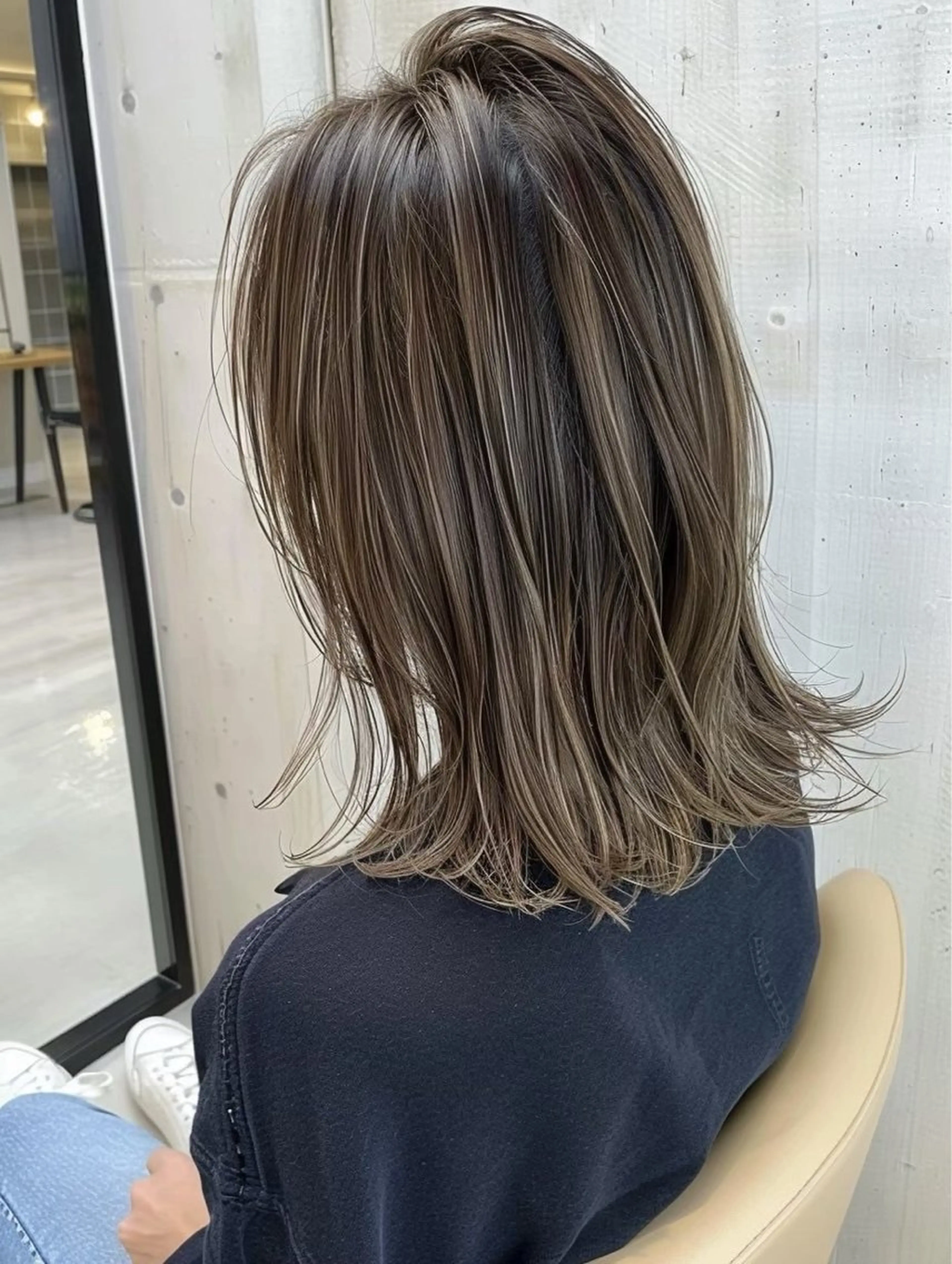 ミディアム motoトップカラー リスト/ブリーチカラのヘアスタイル