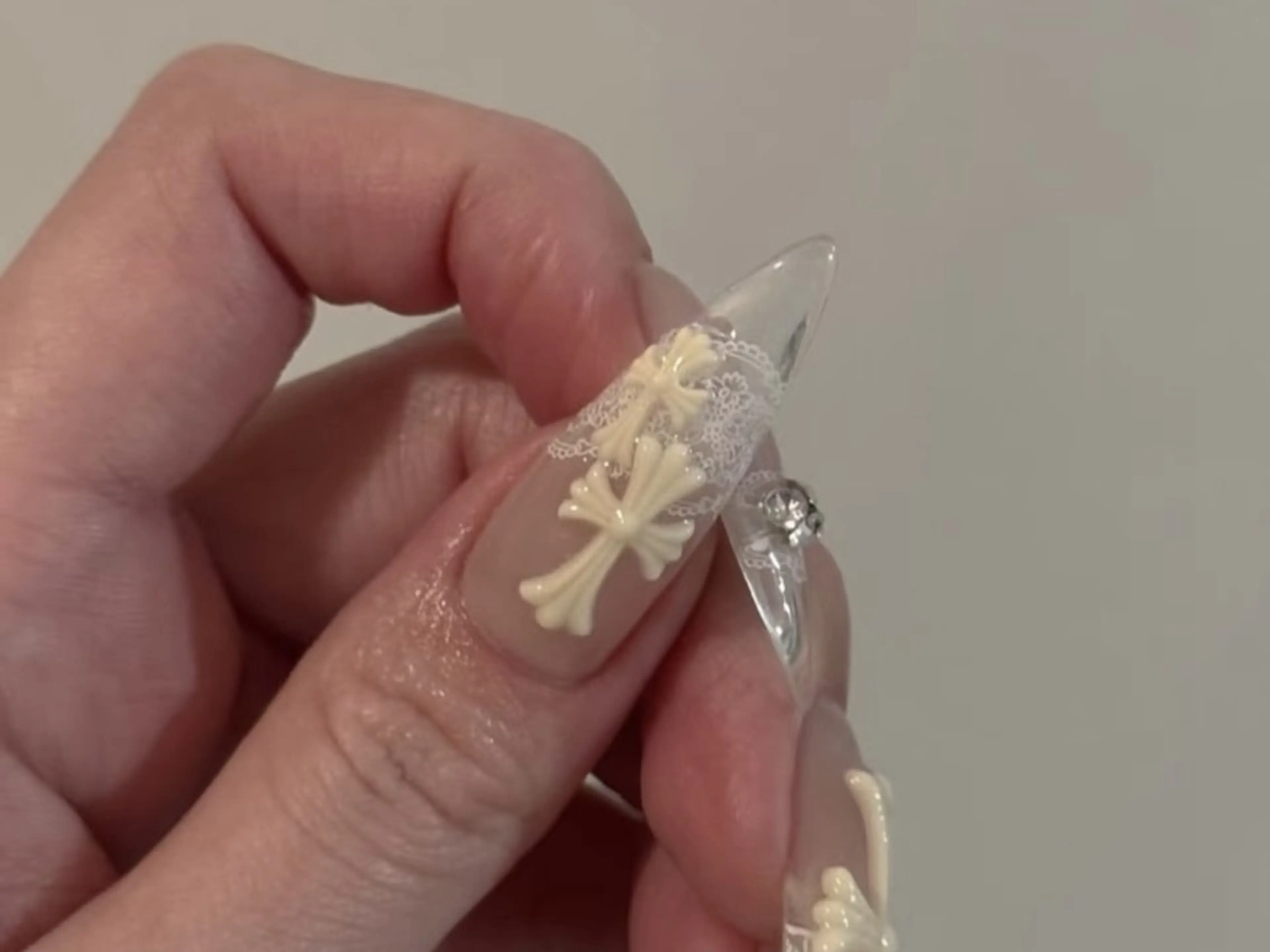 ネイル チークネイル フレンチネイル ジェルネイル ガーリー キラキラネイル ハンドネイル UM Nail Salonのネイルデザイン