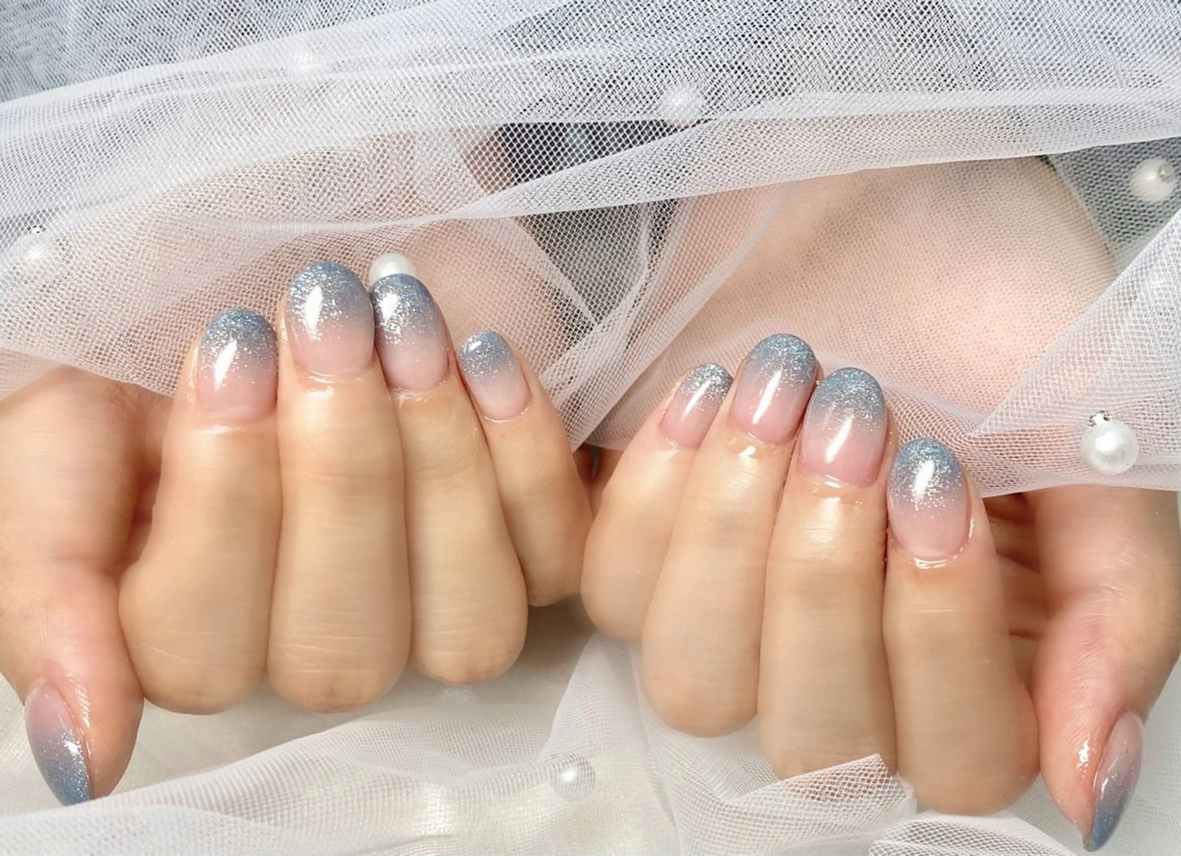 ネイル ブルー グラデーション キラキラネイル ラメ(グリッター) ラメグラデーション Jebel Beauty所属・Jebel Beauty Miuの眉毛・アイブロウイメージ