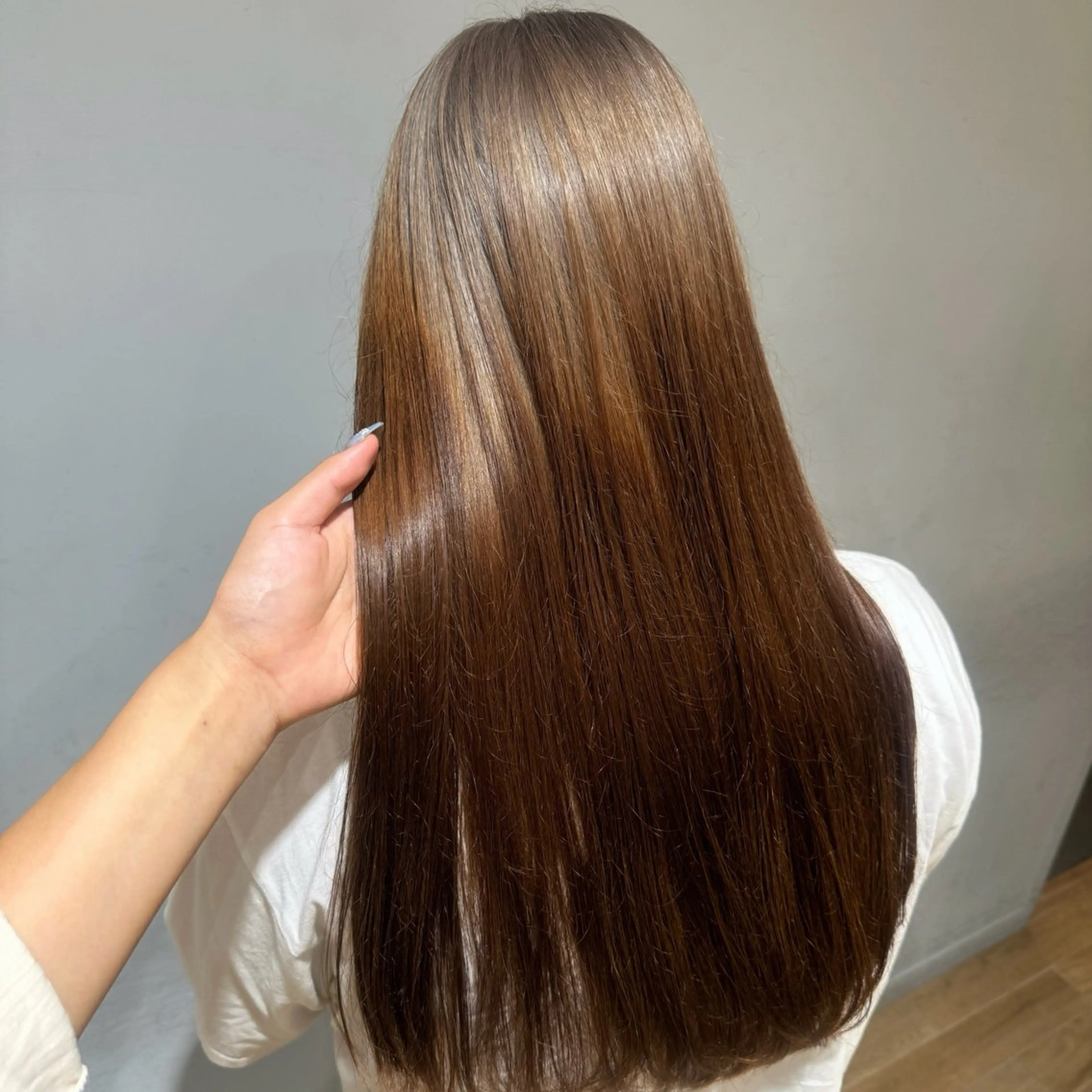 ロング カラー ブリーチ グレージュ カット ヘアカラー トリートメント 🍀ブリーチ/艶カラ ー🍀 コイケのヘアスタイル