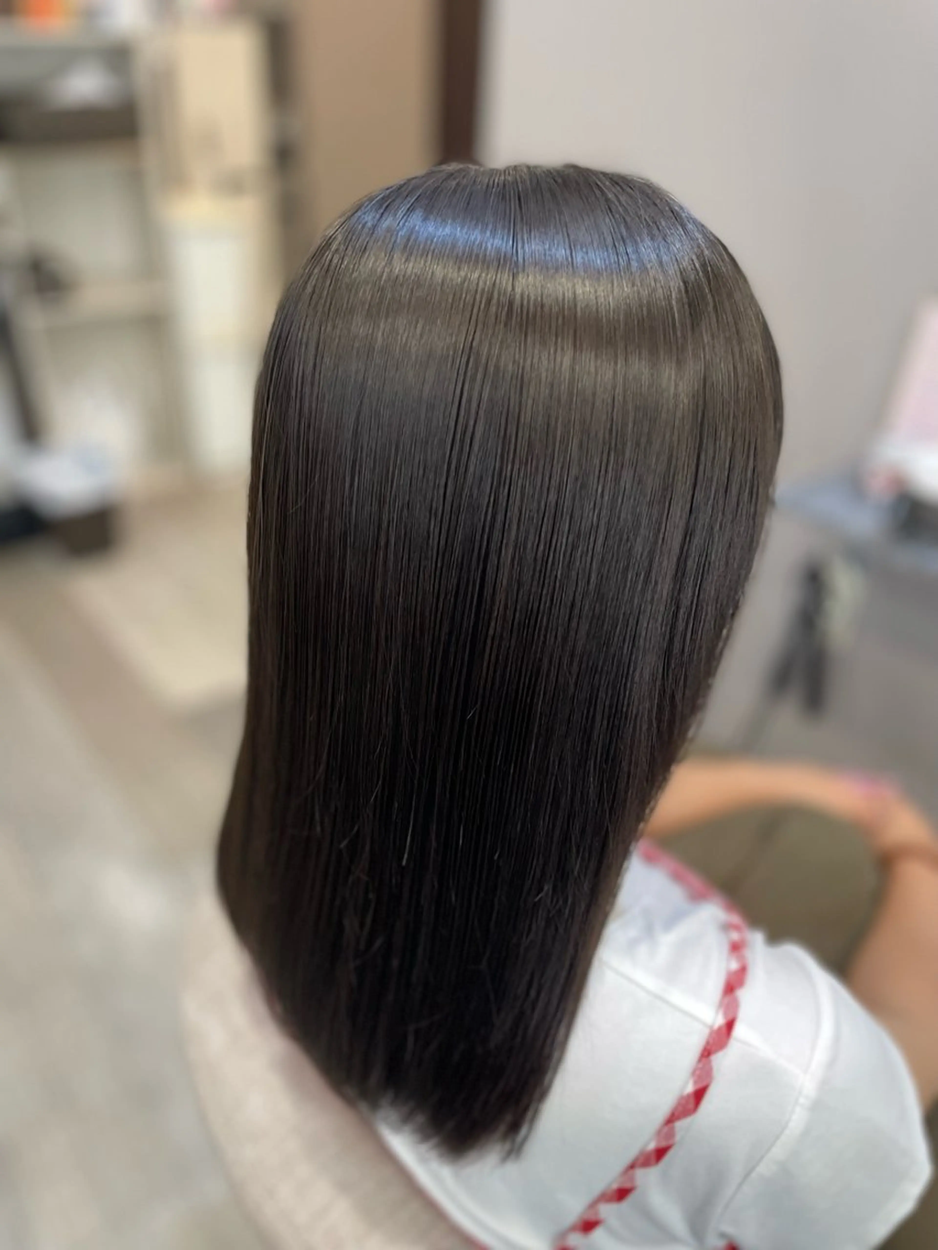 セミロング 縮毛矯正 レイヤー/透けカラー ✨KANAのヘアスタイル