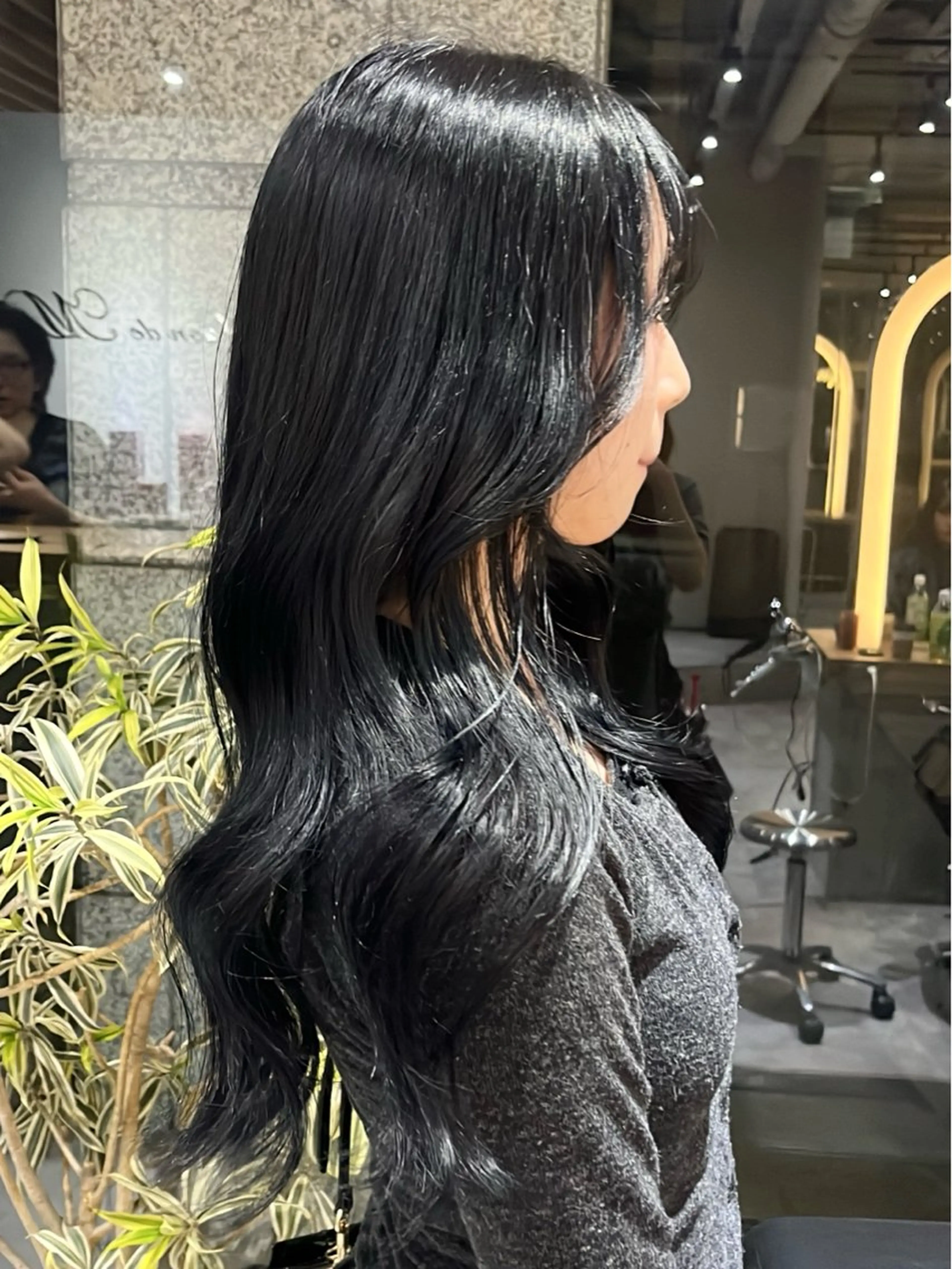 ロング カラー 黒髪 ブルーカラー ブルーブラック カット ヘアカラー ロングカット/ うる艶カラー/ユイのヘアスタイル