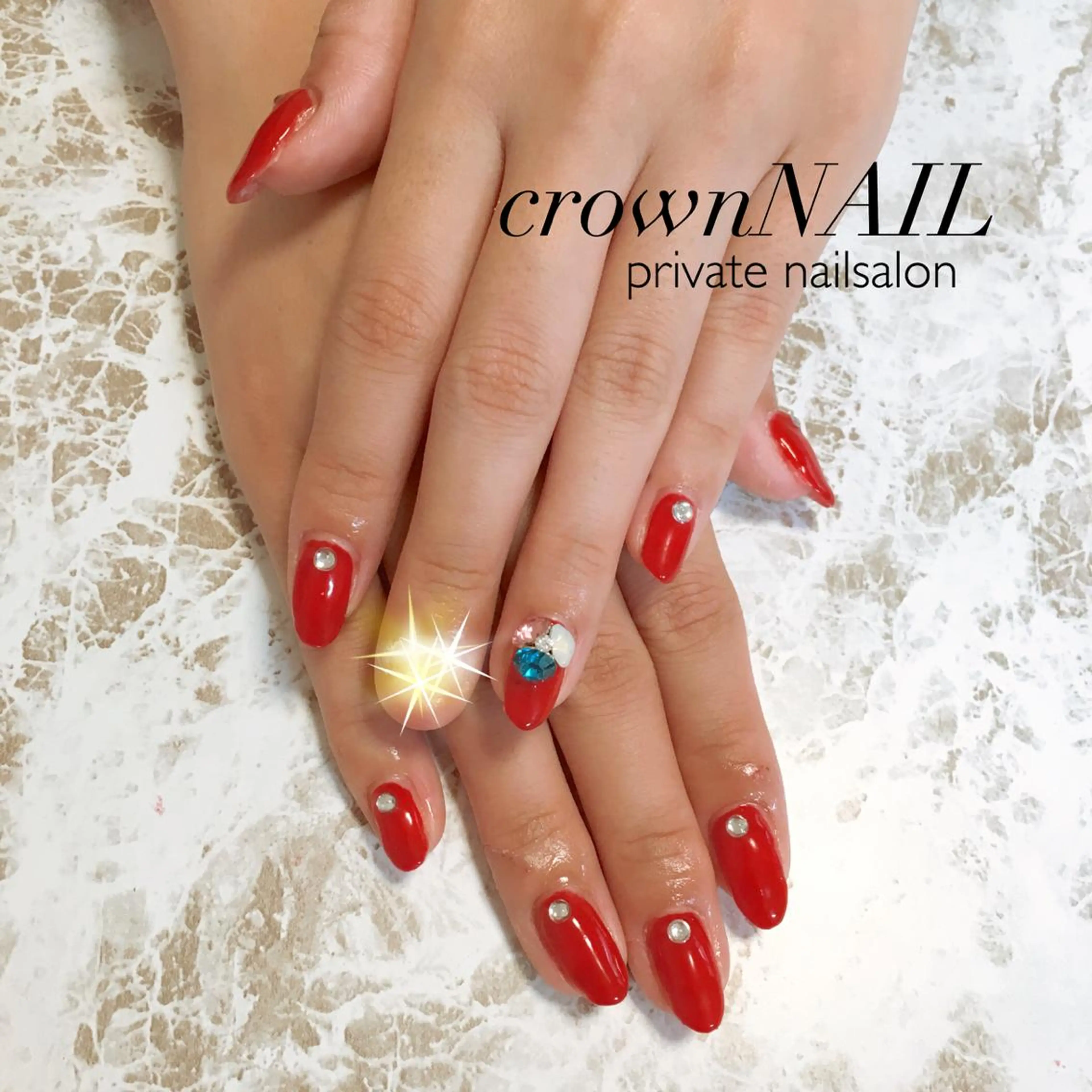 キッズ ネイル ワンカラーネイル 赤色 ストーンネイル ensowa✱laf NAILのネイルデザイン