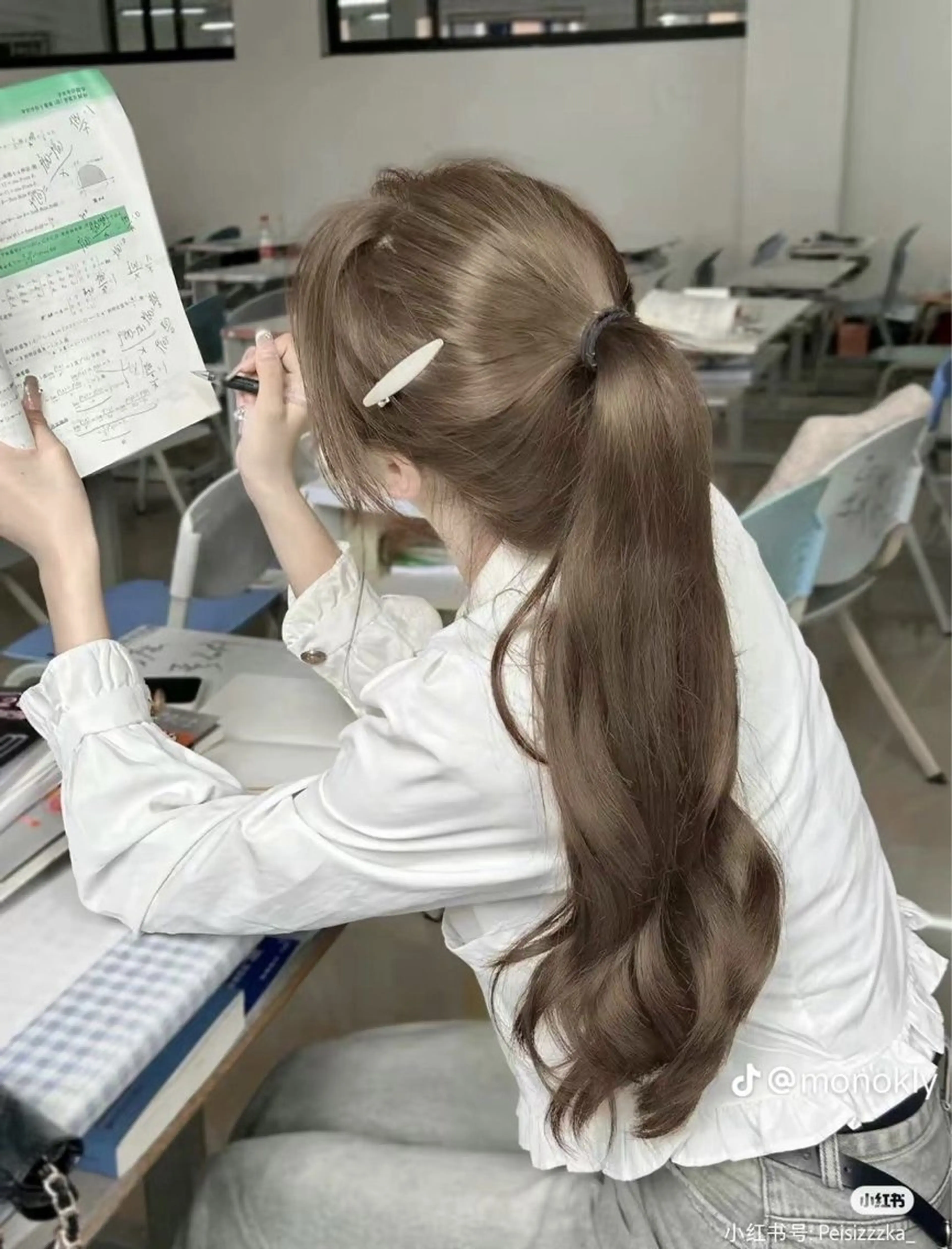 ロング ヘアカラー まろっと艶感ブラウン ベージュ🤍まなかのヘアスタイル