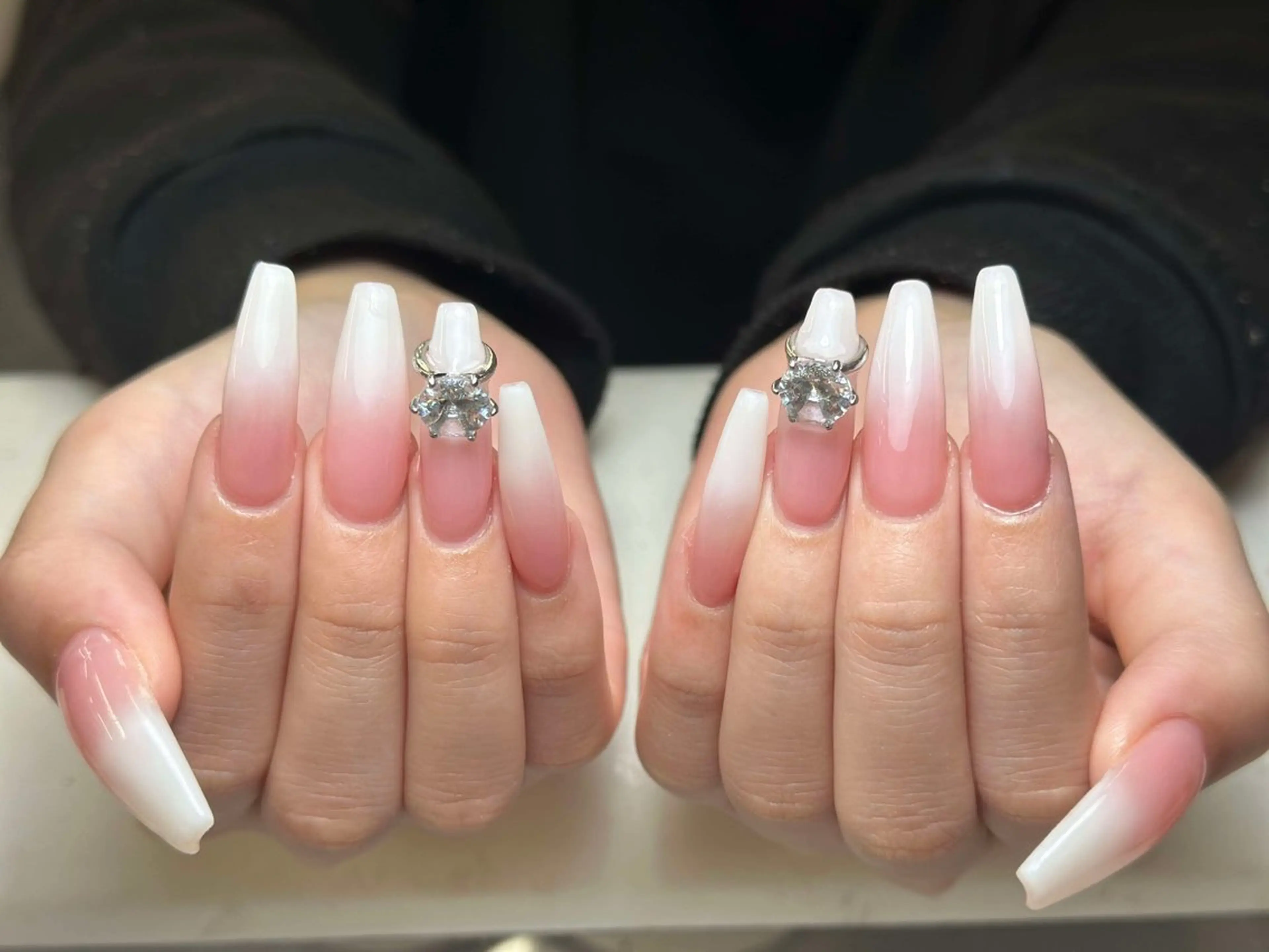 ネイル グラデーション キラキラネイル ワンカラーネイル 冬ネイル Jenn Nail Salonのネイルデザイン