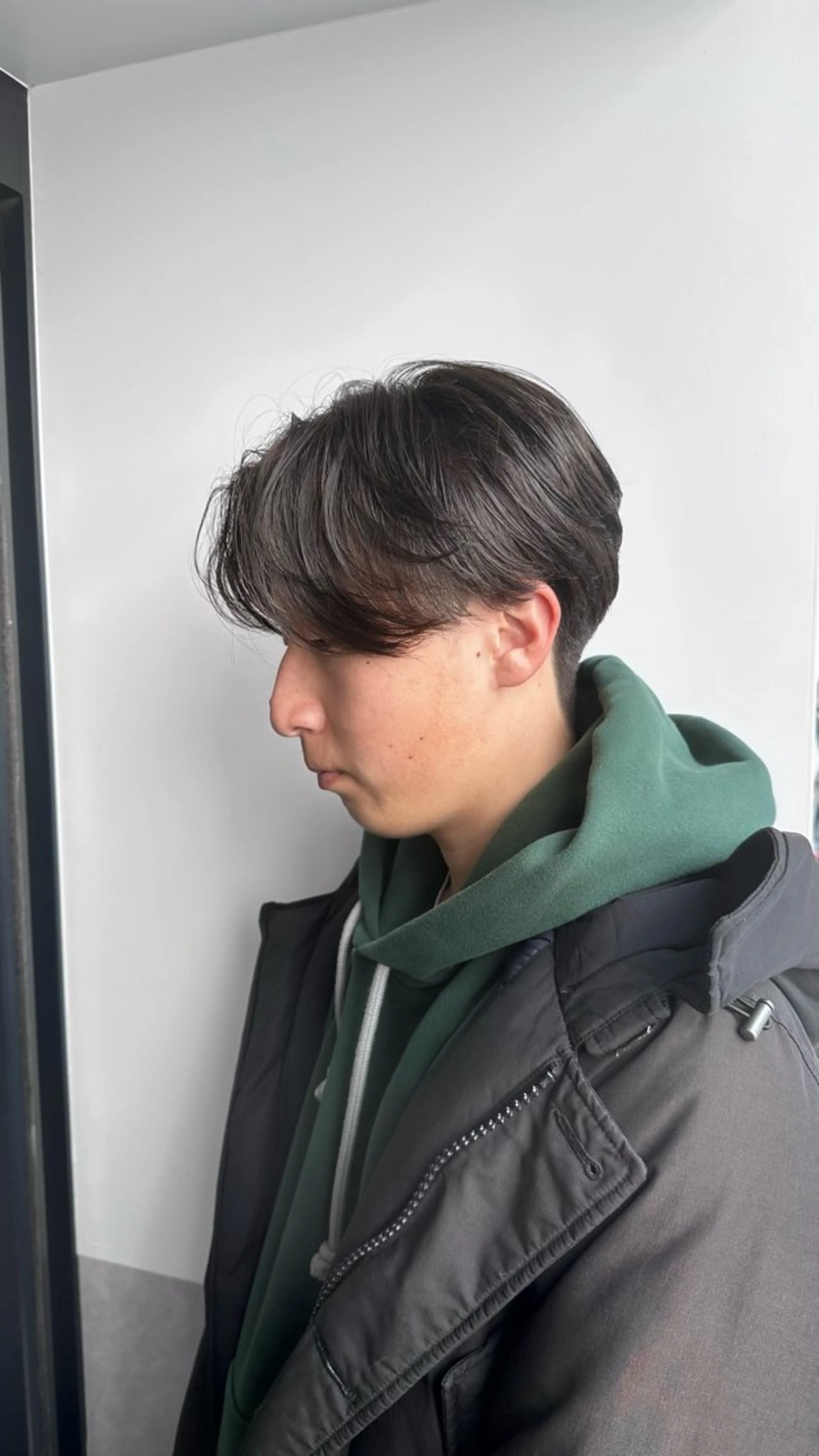 ショート メンズ 切りっぱなしボブ メンズブリーチ センターパート メンズハイライト メンズハイトーン カット HARUKI🏔️/ メンズ/透けブラウンのヘアスタイル