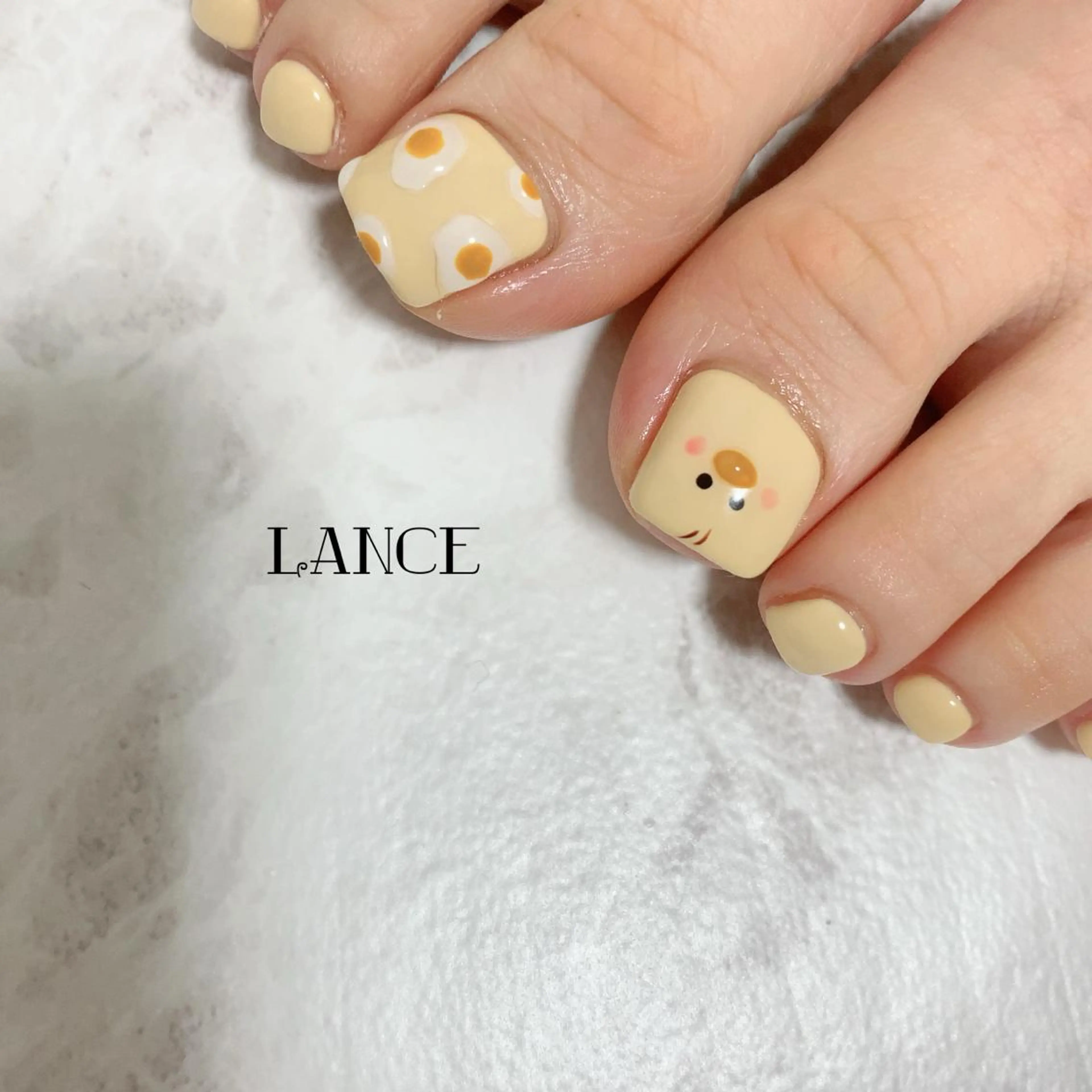ミディアム ネイル オーロラネイル フレンチネイル キラキラネイル ワンホンネイル 冬ネイル フットネイル Lance nailのネイルデザイン