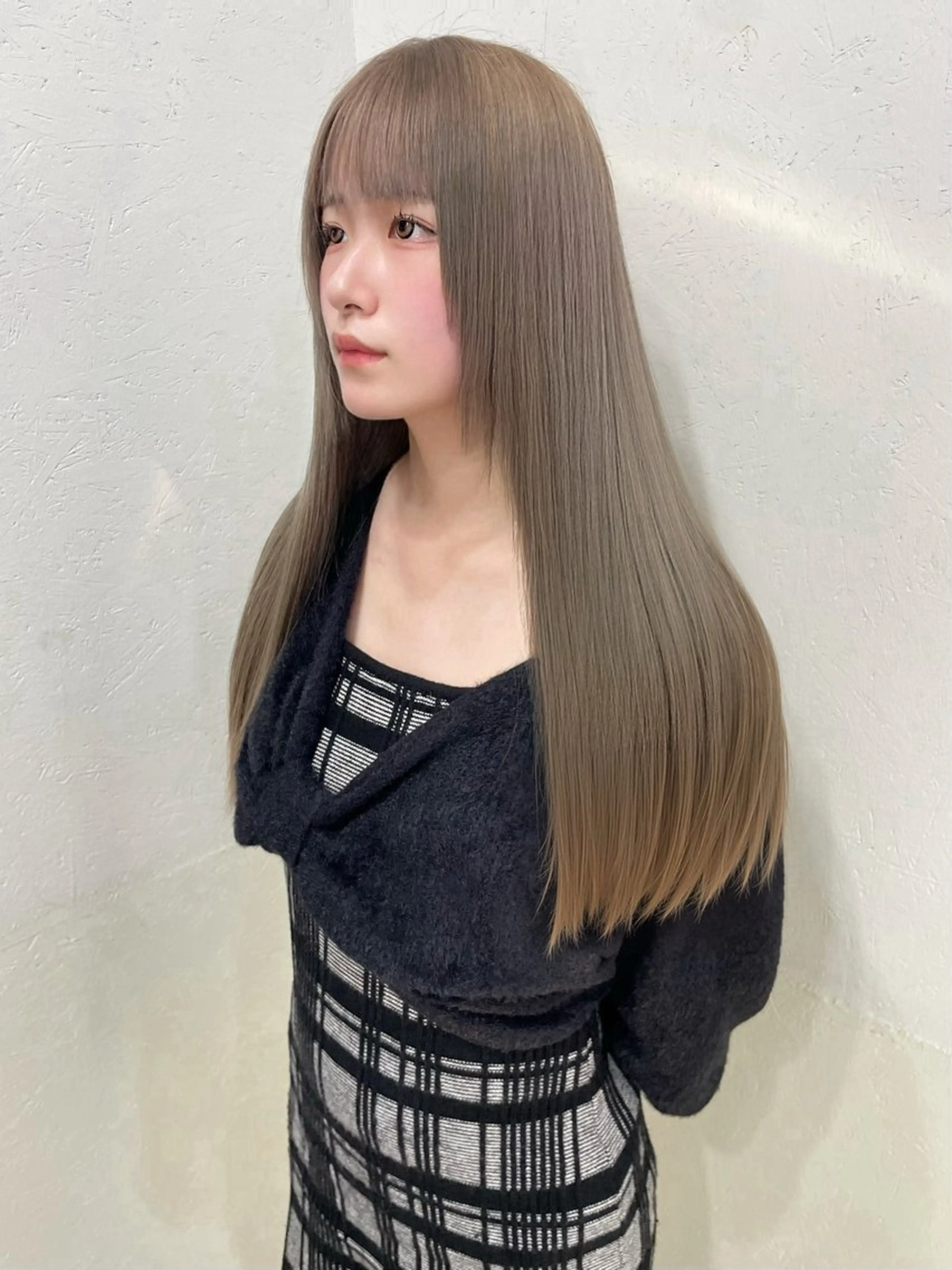 ロング カラー ベージュカラー ブリーチ ミルクティーベージュ LAGUNA 渋谷/Mioのヘアスタイル