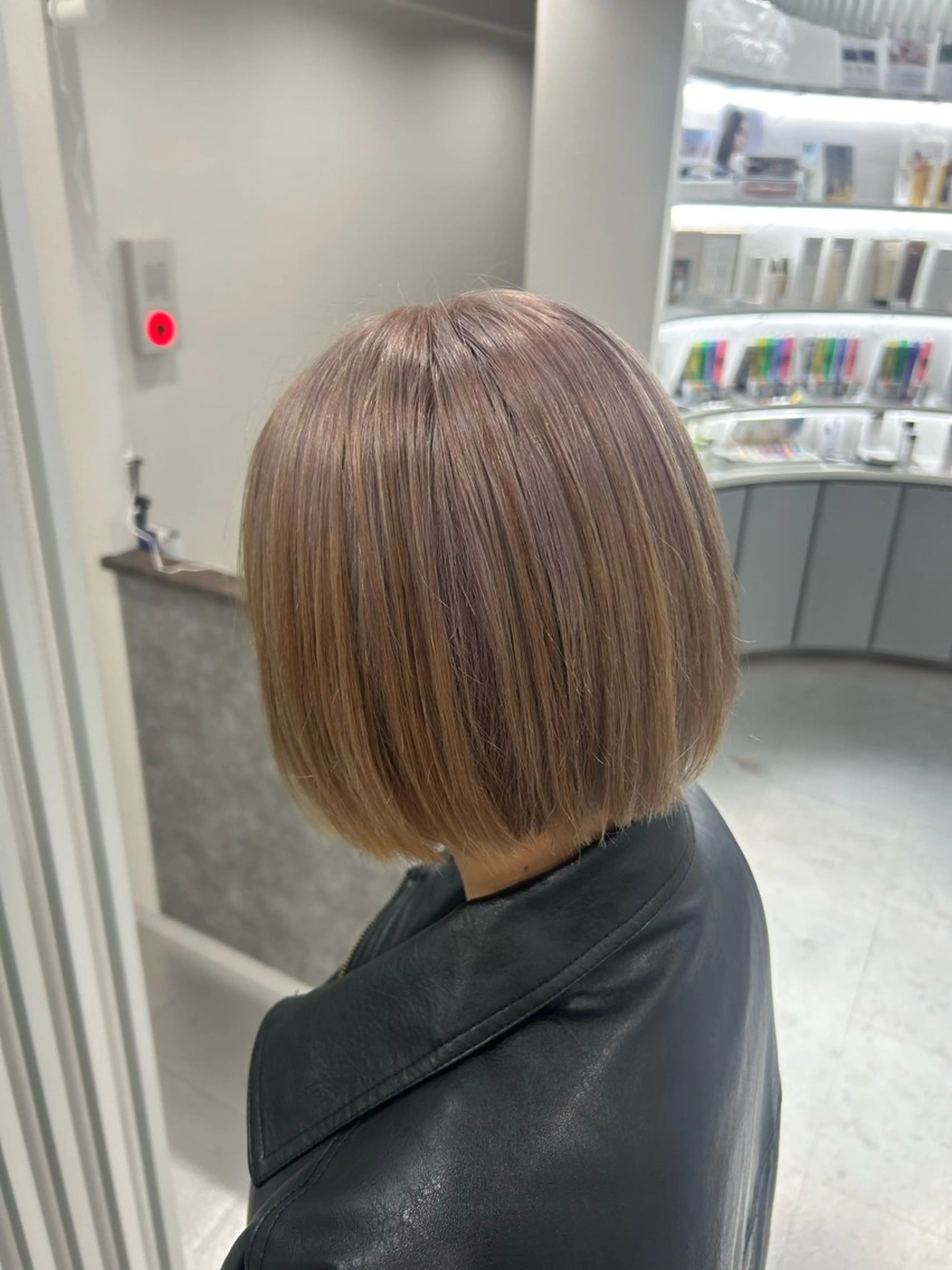 ショート ヘアカラー あやめ🪽 オリーブ/ハイトーンのヘアスタイル