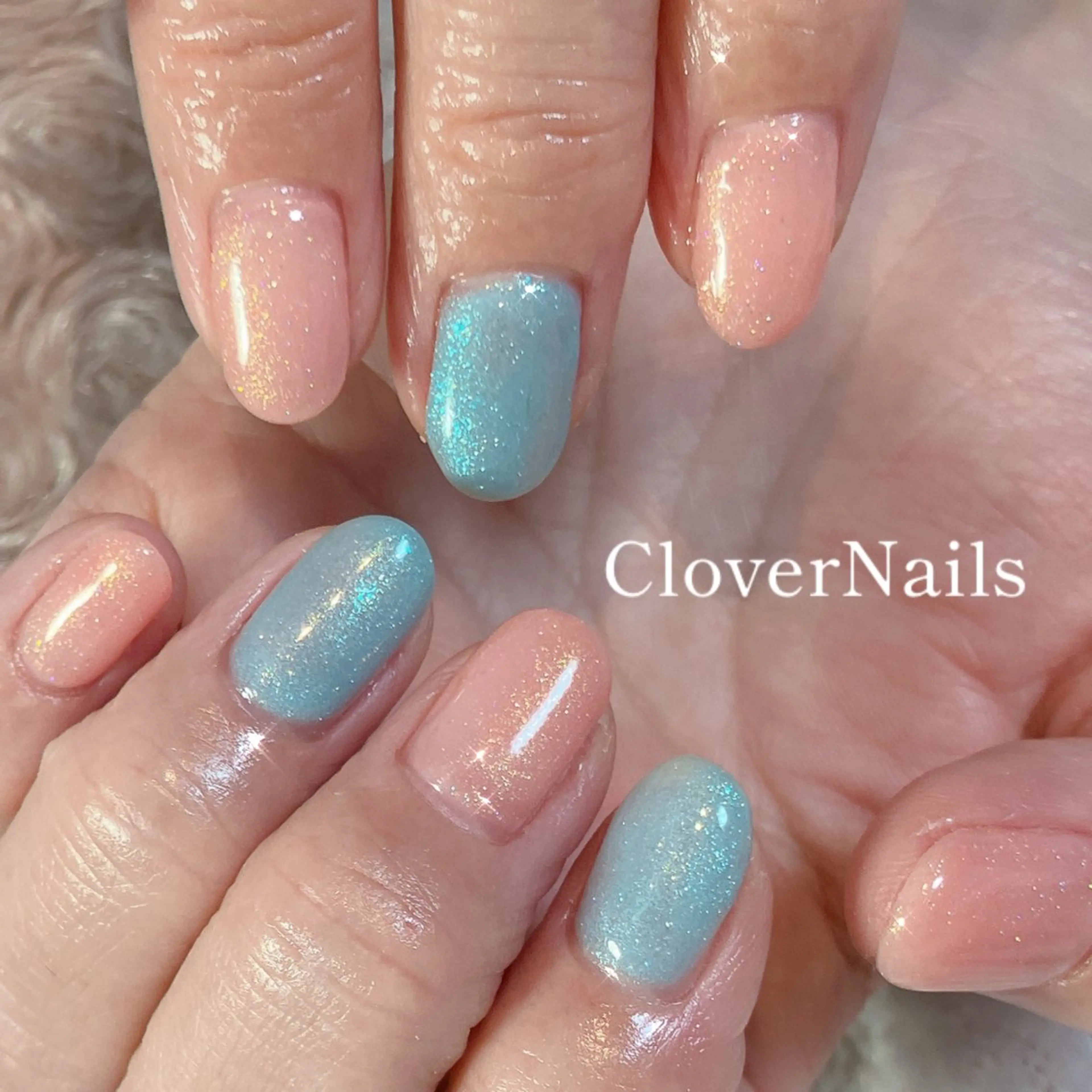 ネイル ジェルネイル ラメ(グリッター) 水色 ニュアンスネイル ワンカラーネイル ハンドネイル 自宅ネイルサロン クロバーネイルのネイルデザイン