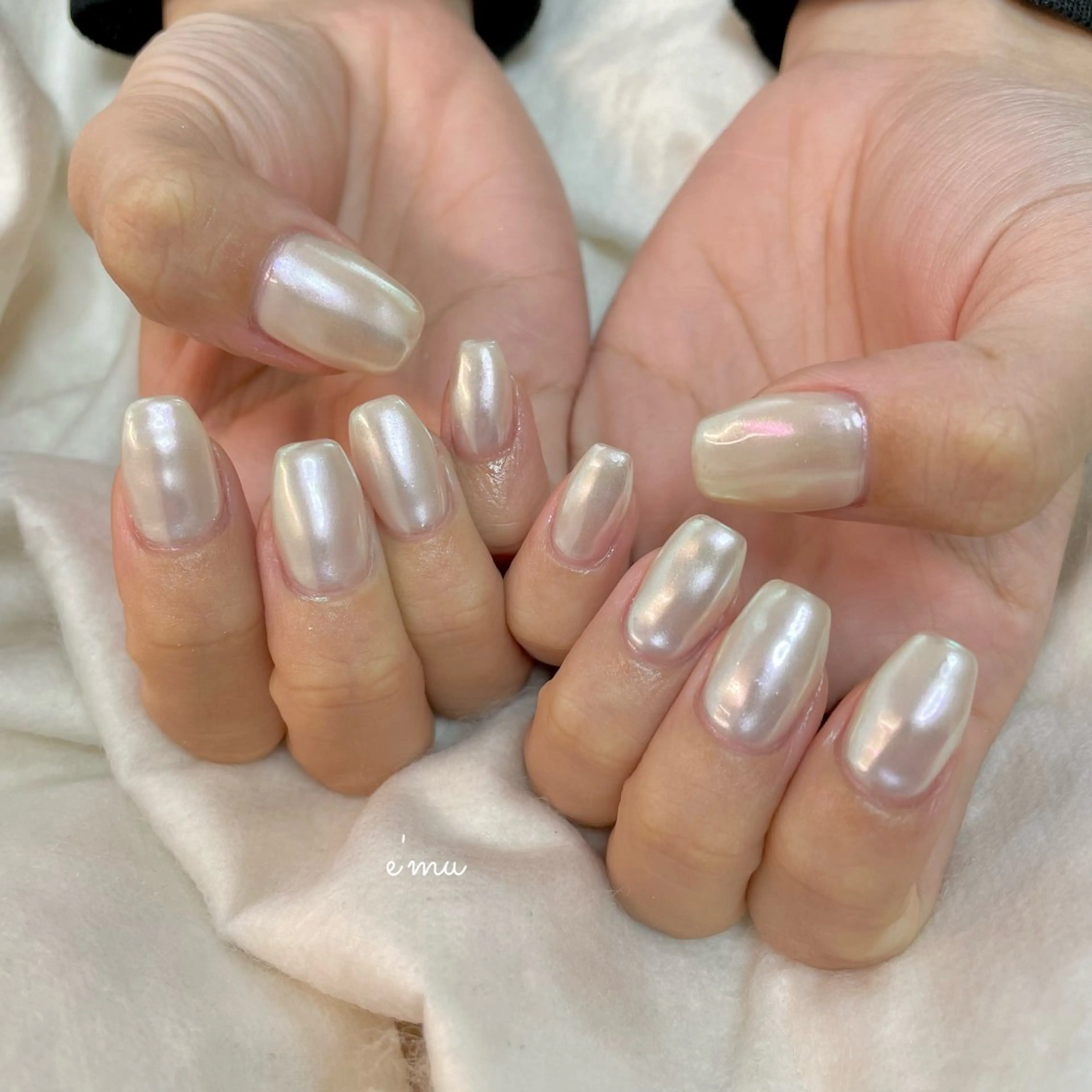 ネイル オーロラネイル ホワイト ハンドネイル nail salon e'mu💐のネイルデザイン