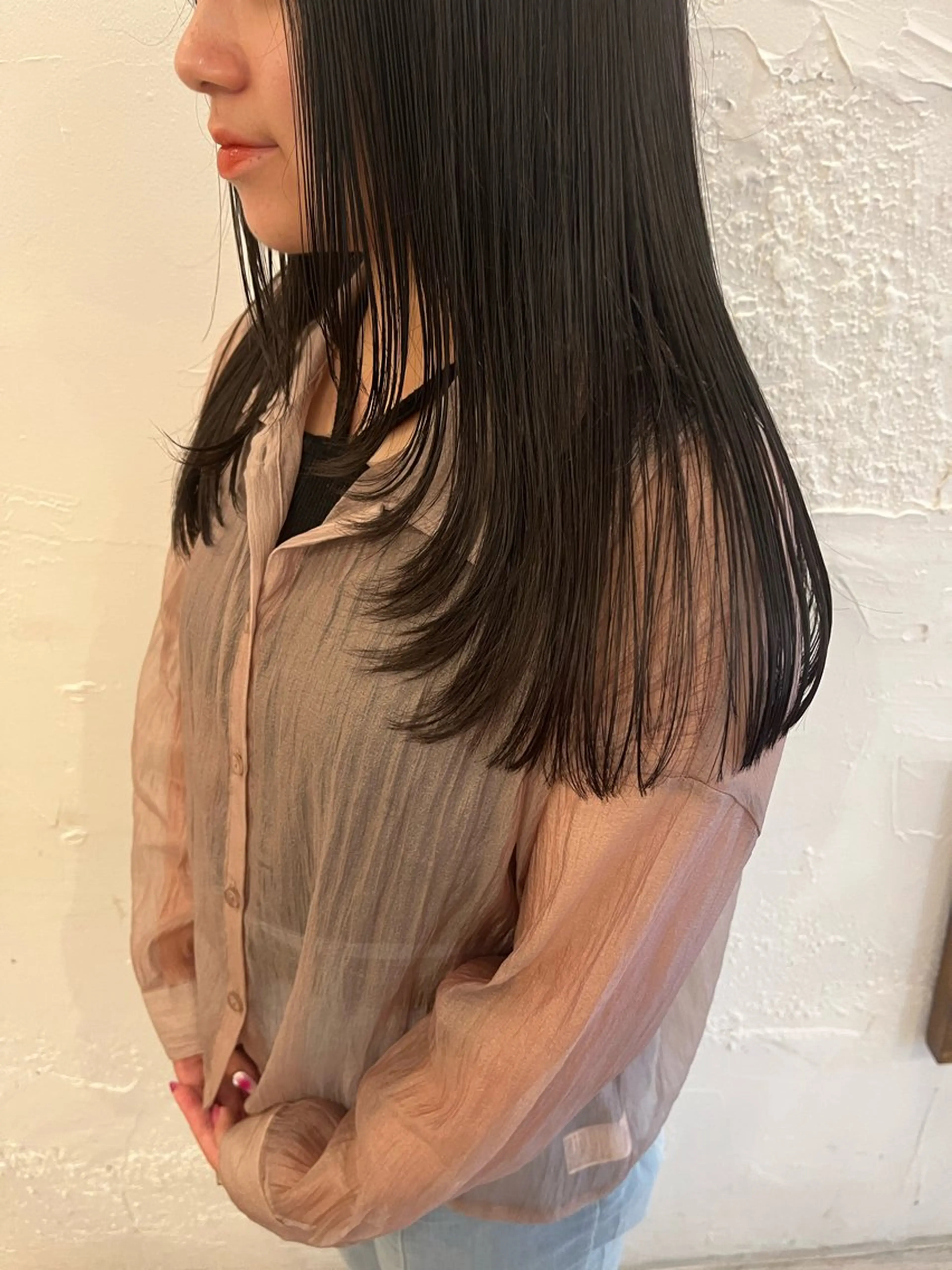 セミロング 顔まわりレイヤー 顔周りカット レイヤーカット レザーカット/ ミニボブ/しおりのヘアスタイル