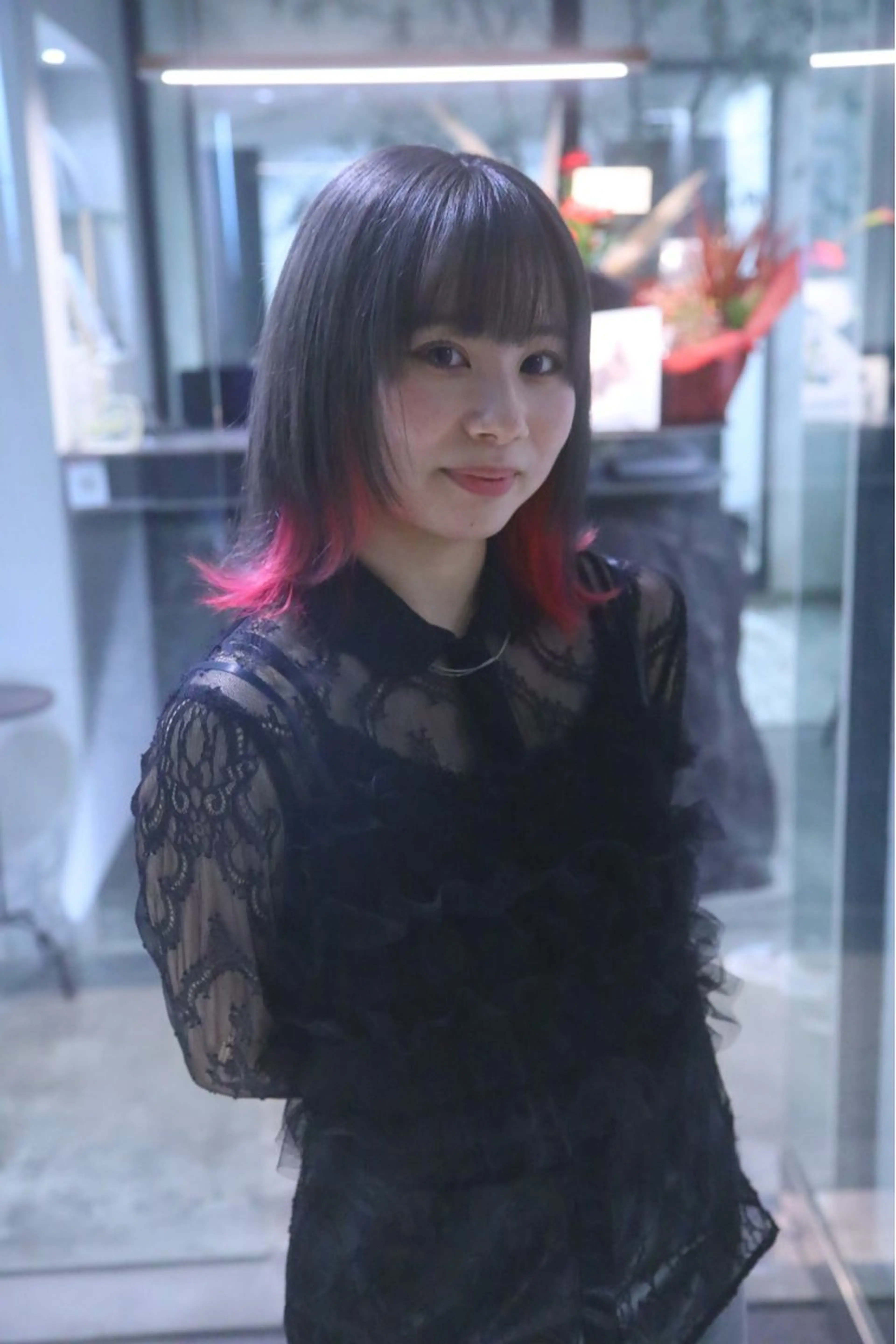 ミディアム カラー ブリーチ グレージュ インナーカラー ピンクカラー ブリーチモデル募集 古内柊のヘアスタイル