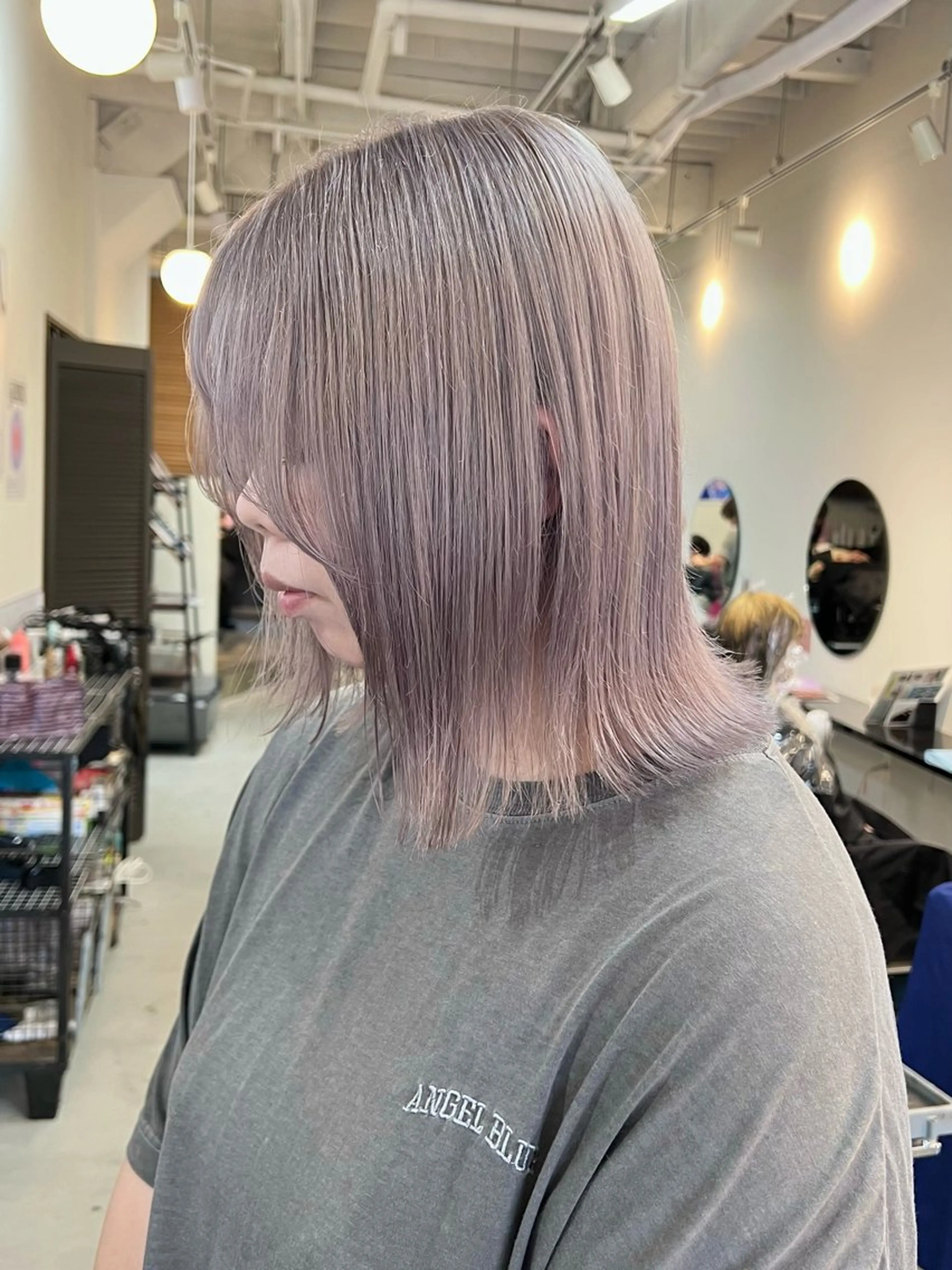 ミディアム カット ヘアカラー Ami ブリーチ/ハイトーンのヘアスタイル