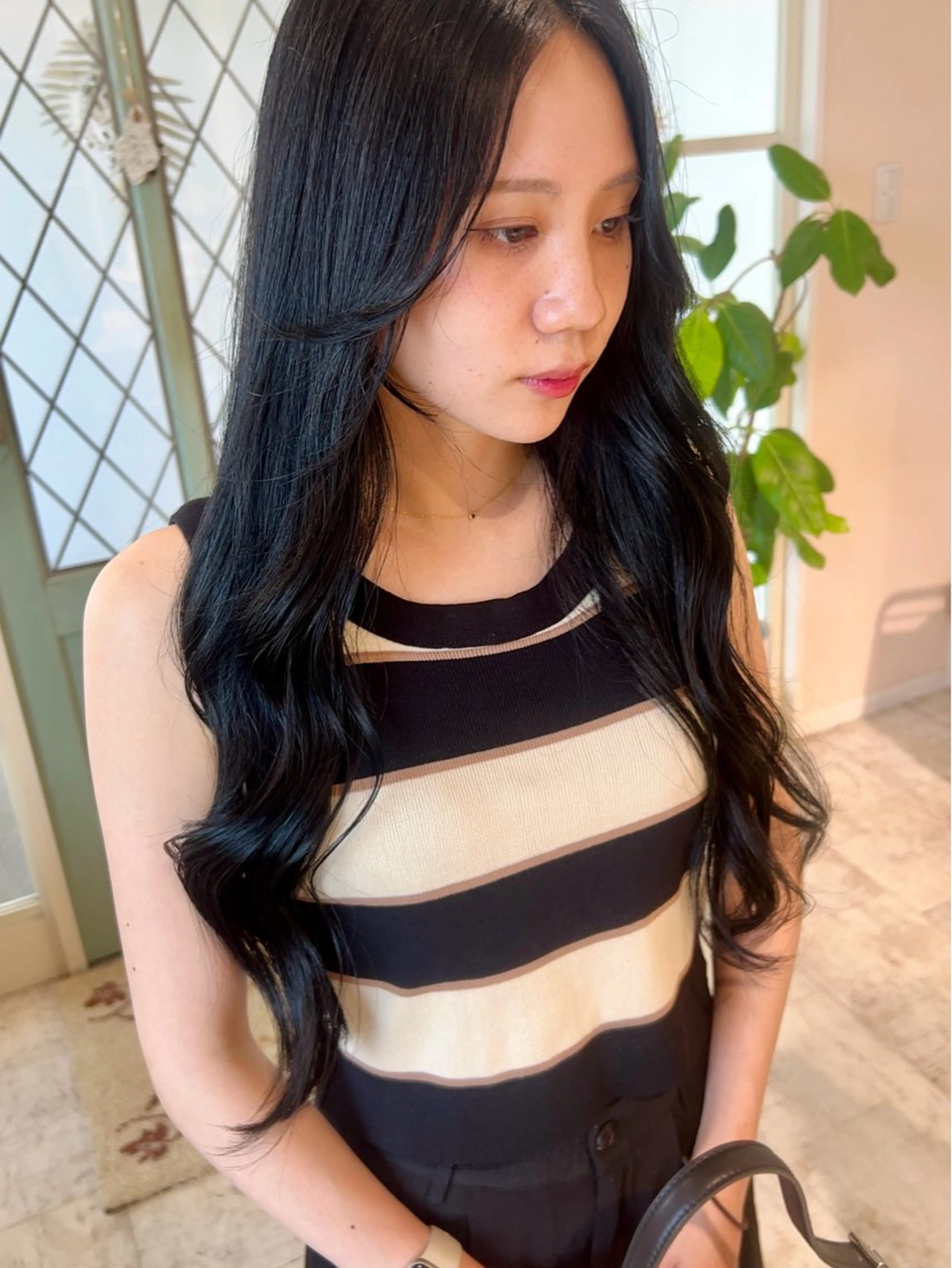 ロング カラー 黒髪 ブルーカラー ブルーブラック トリートメント KARIN /Huitのヘアスタイル