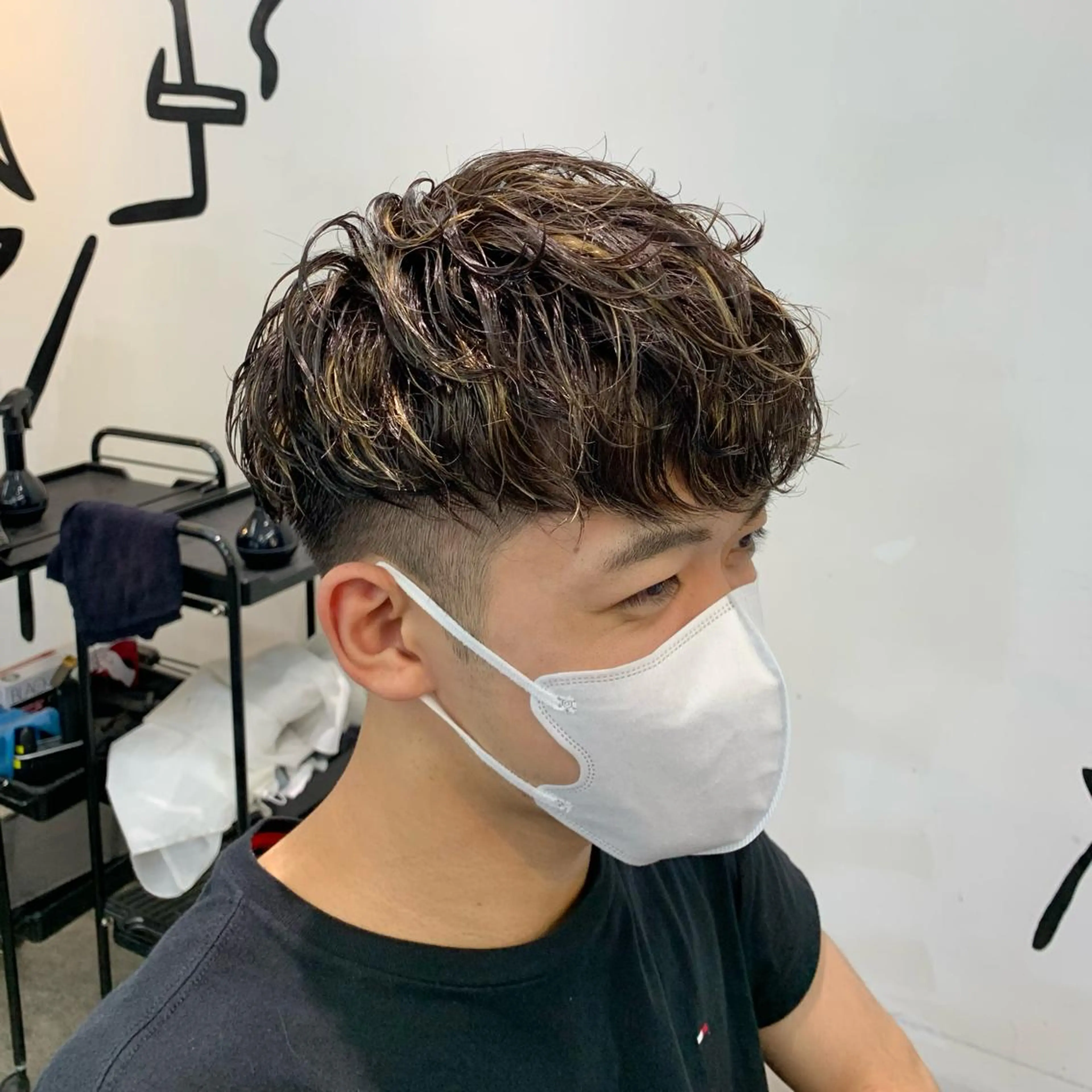 ショート カラー パーマ メンズ メンズハイライト マッシュ メンズパーマ ハイライトカラー ハイライト カット ヘアカラー パーマ メンズ特化美容師/ 藤戸 椋のヘアスタイル